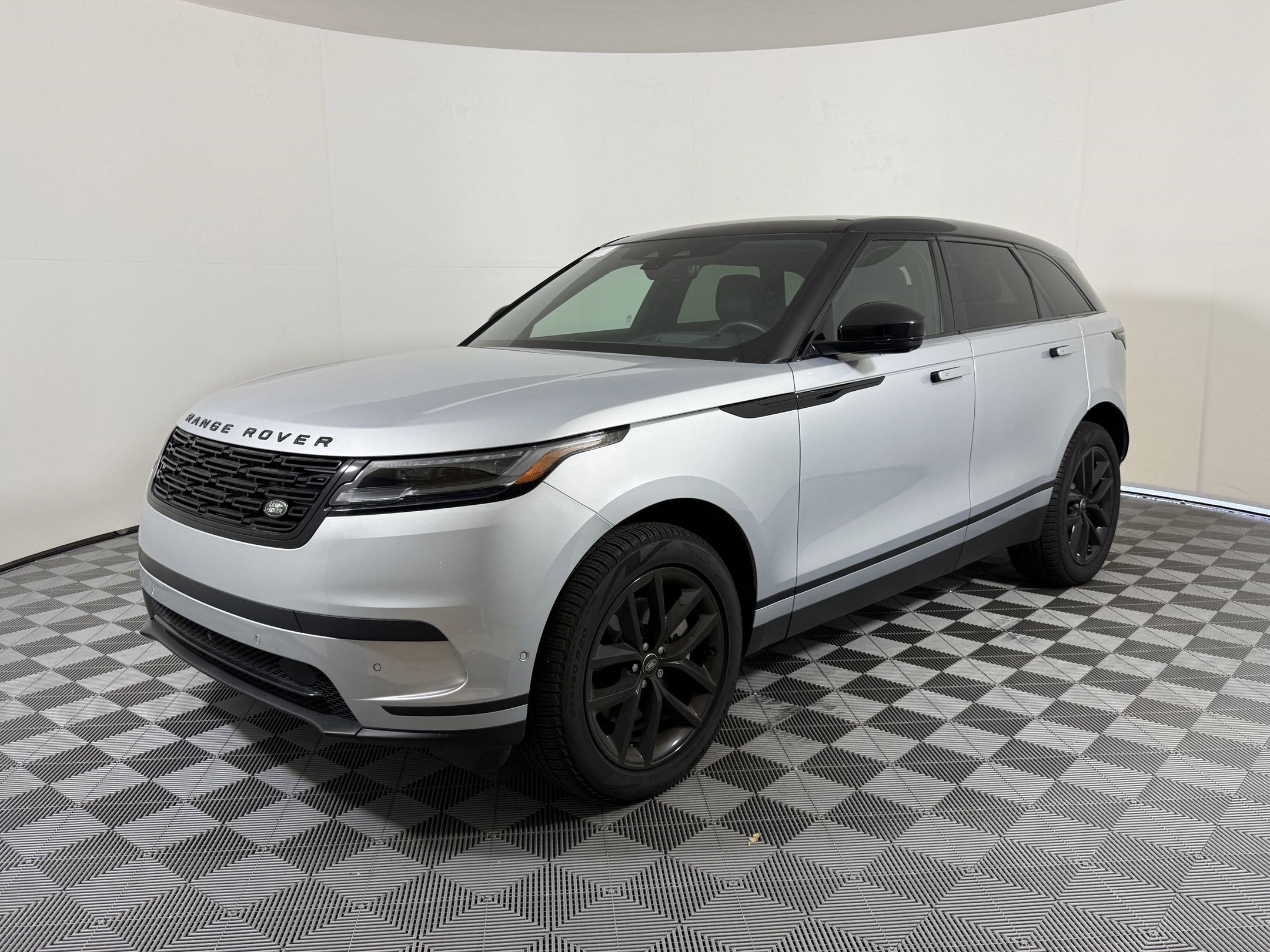 2025 Land Rover Range Rover Velar S's photo