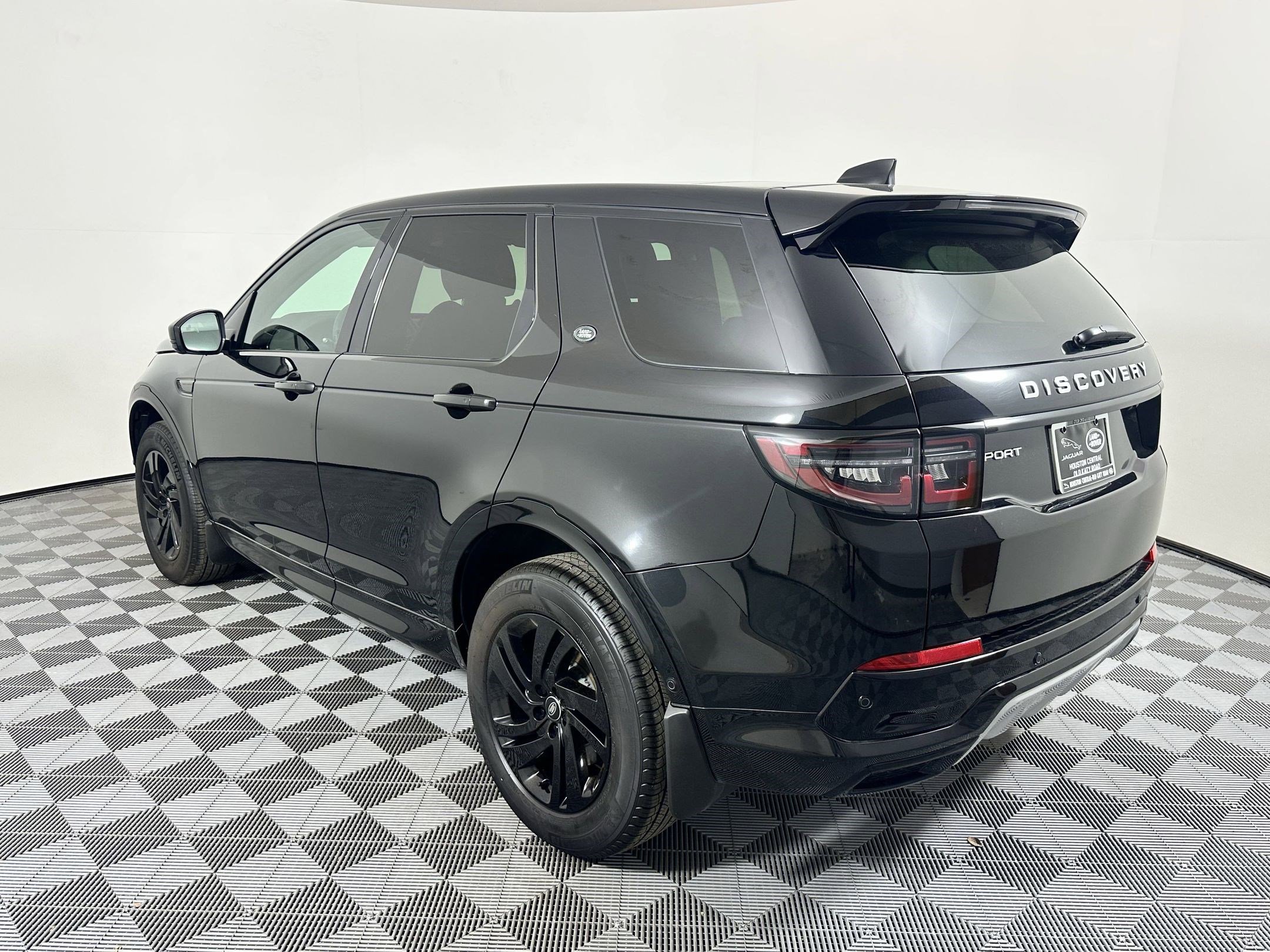 2025 Land Rover Discovery Sport S photo 2