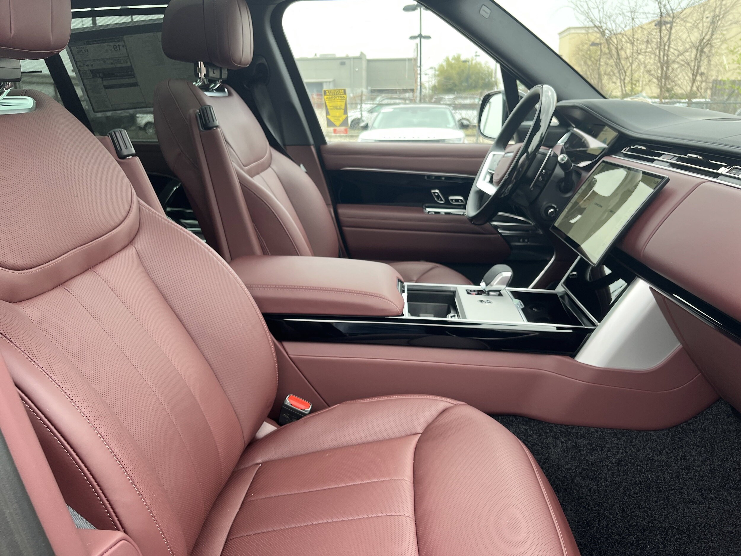 2025 Land Rover Range Rover SE photo 4