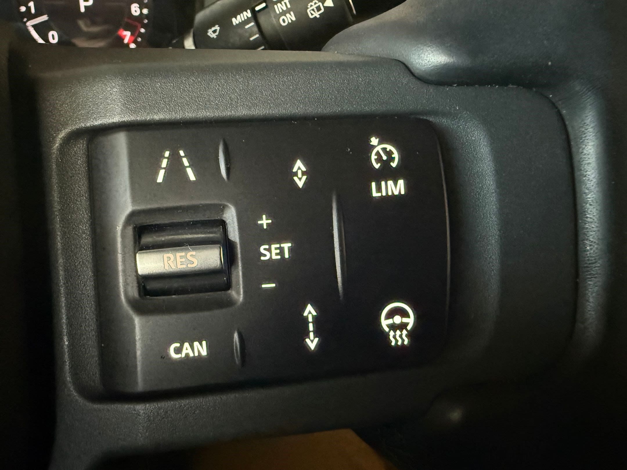 2026 Land Rover Defender X-Dynamic SE - Photo 16