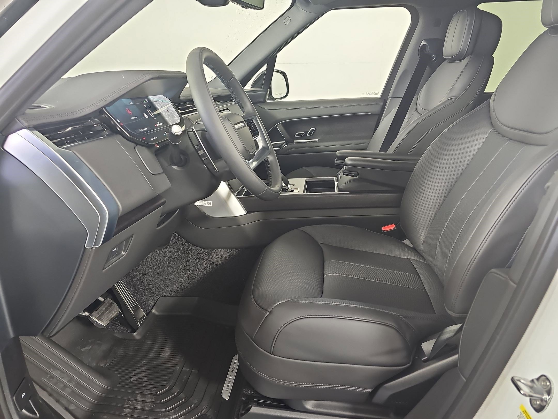 2025 Land Rover Range Rover SE photo 4