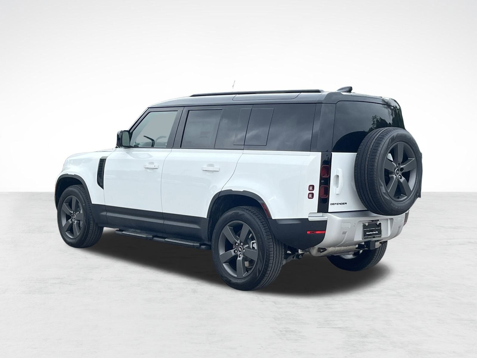 2025 Land Rover Defender 110 S photo 3