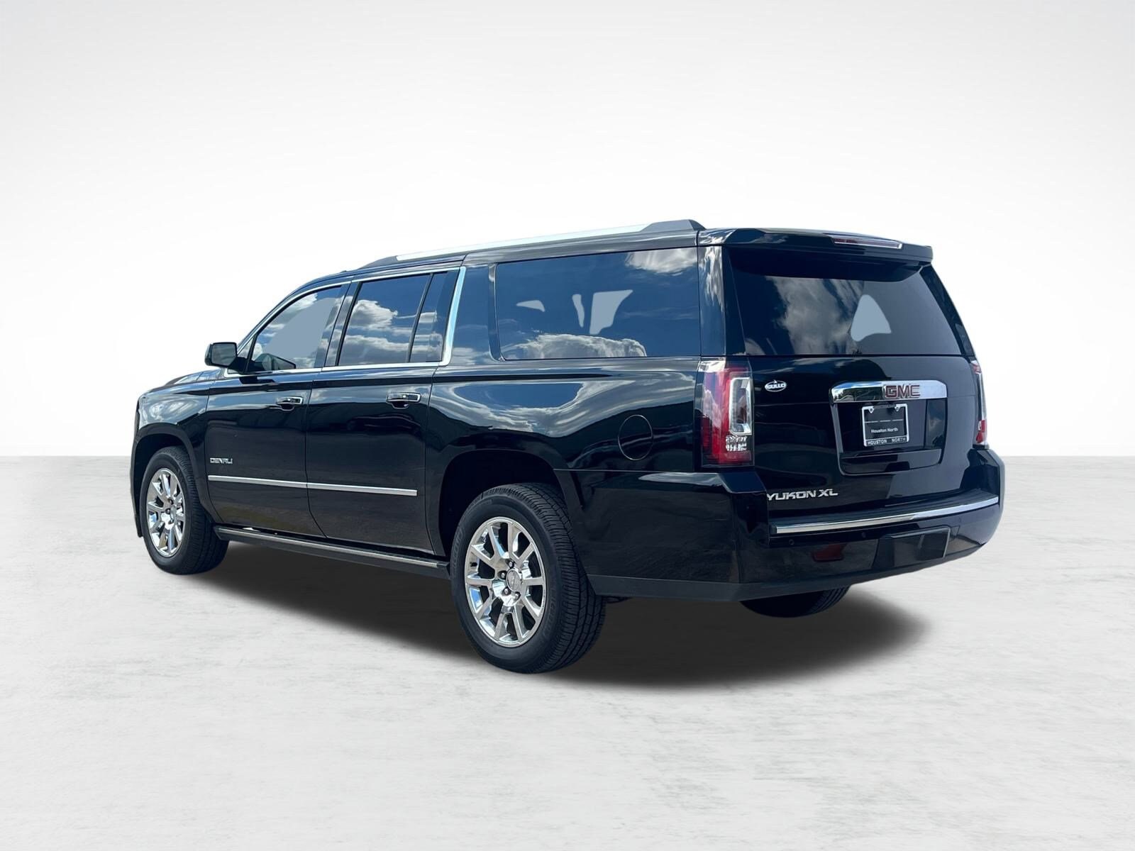 2017 Gmc Yukon XL Denali photo 2