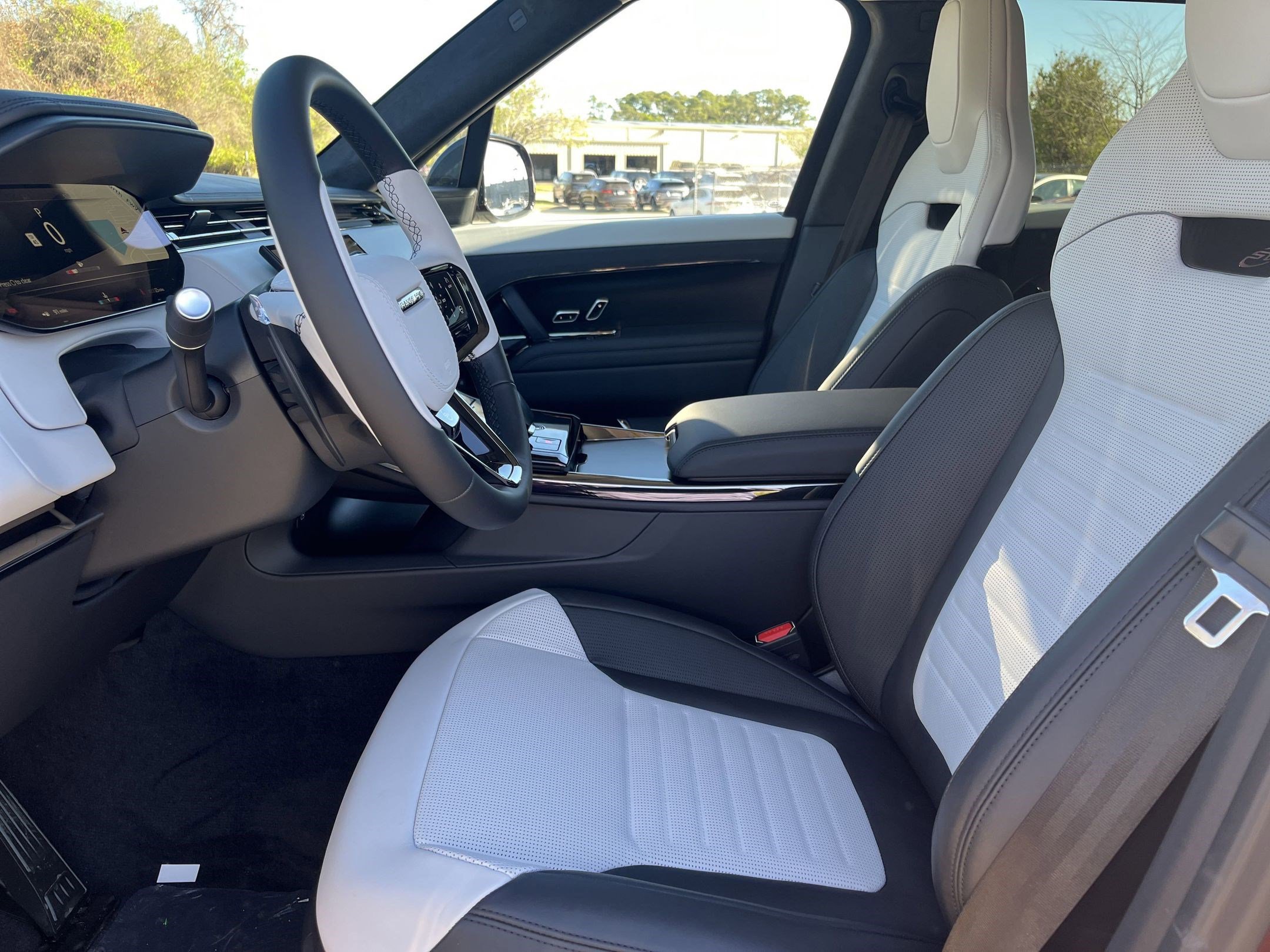 2025 Land Rover Range Rover Sport photo 4