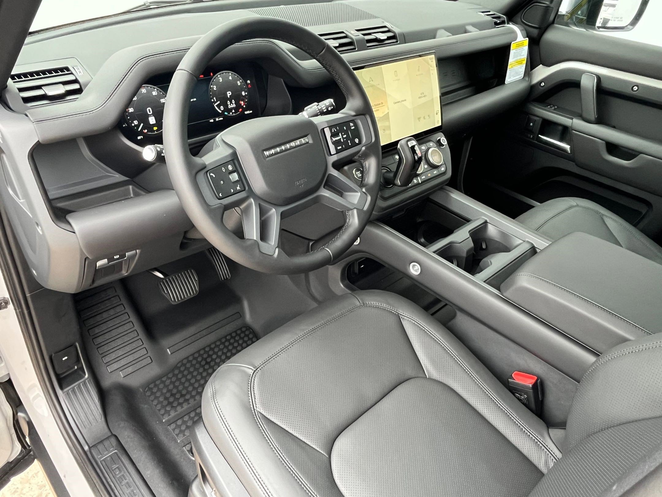 2026 Land Rover Defender 130 X-Dynamic SE photo 4