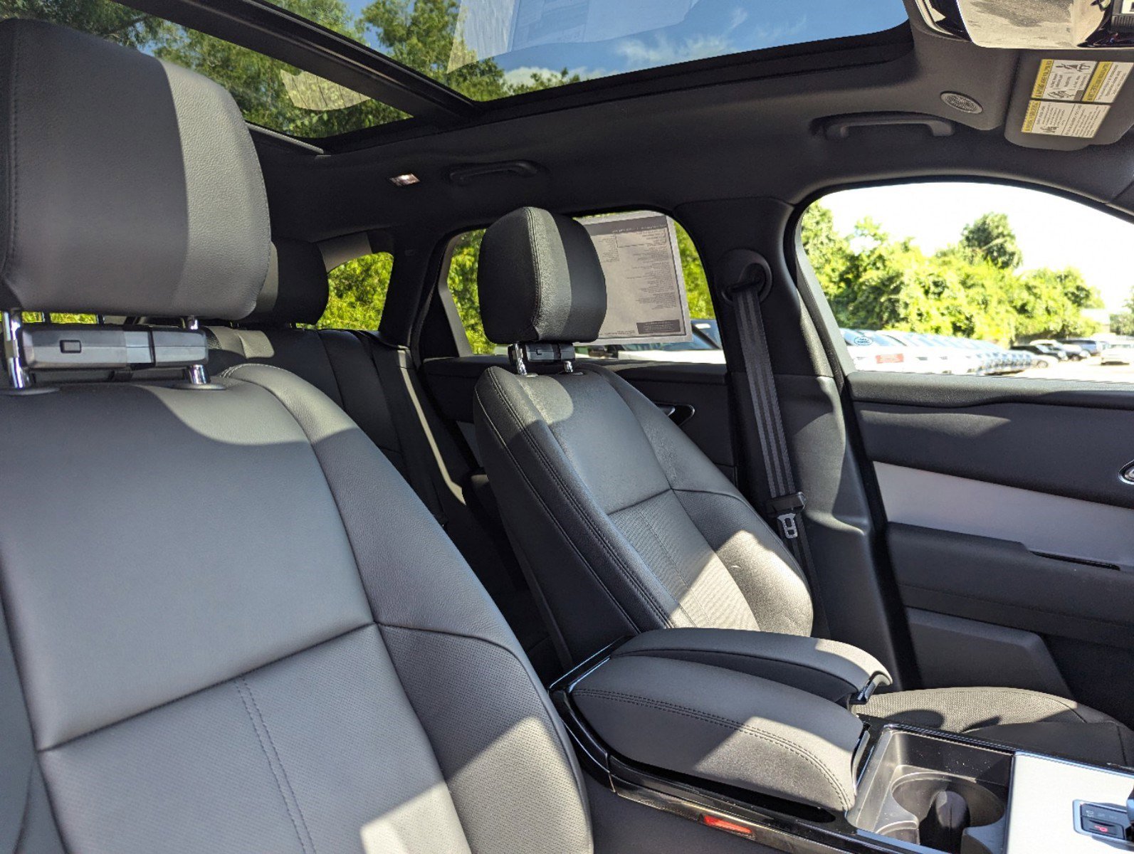 2025 Land Rover Range Rover Velar P250 S photo 3