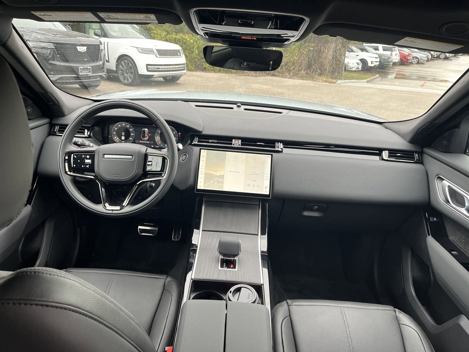 2025 Land Rover Range Rover Velar SE photo 3