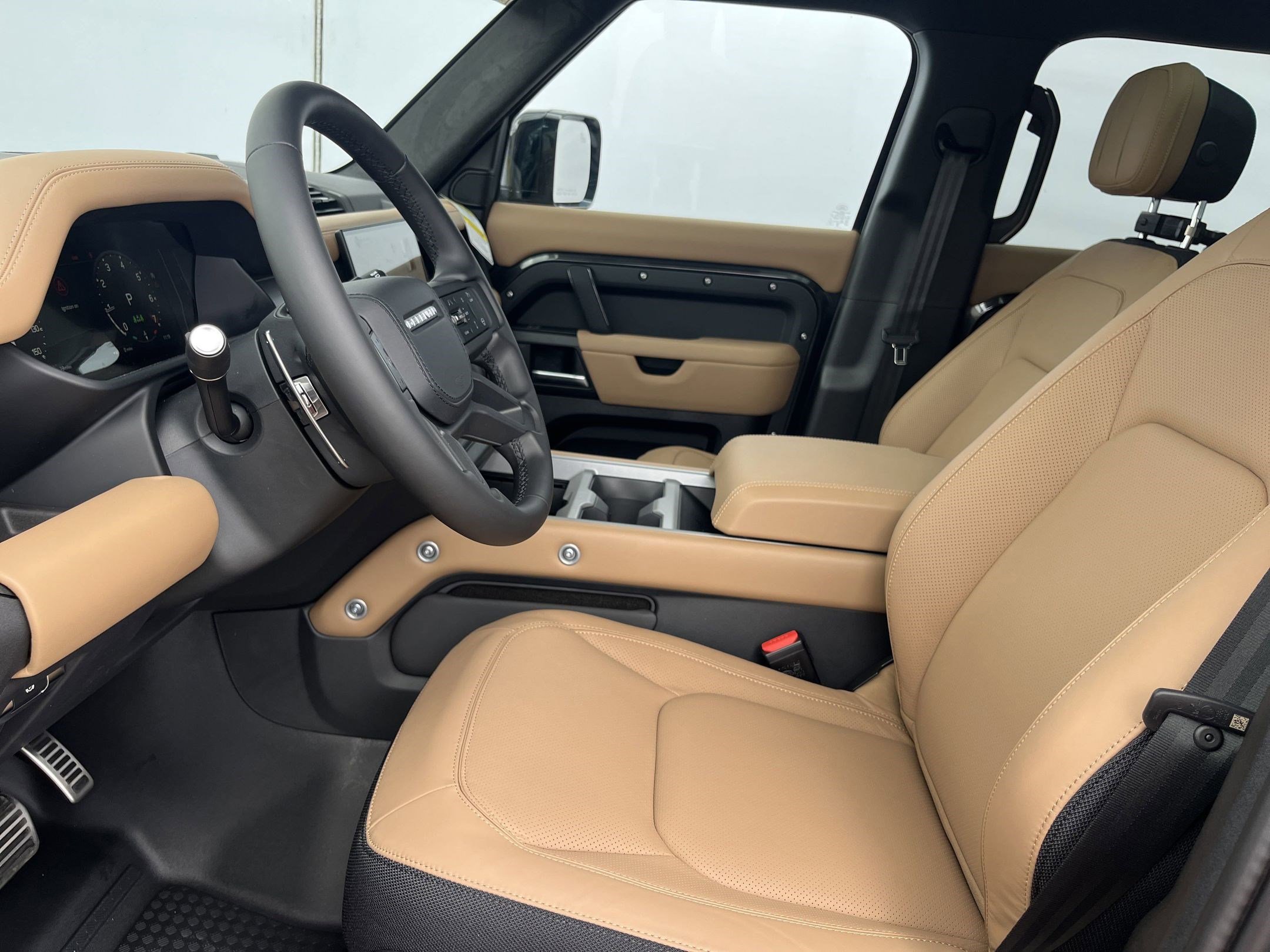 2025 Land Rover Defender 110 V8 photo 4