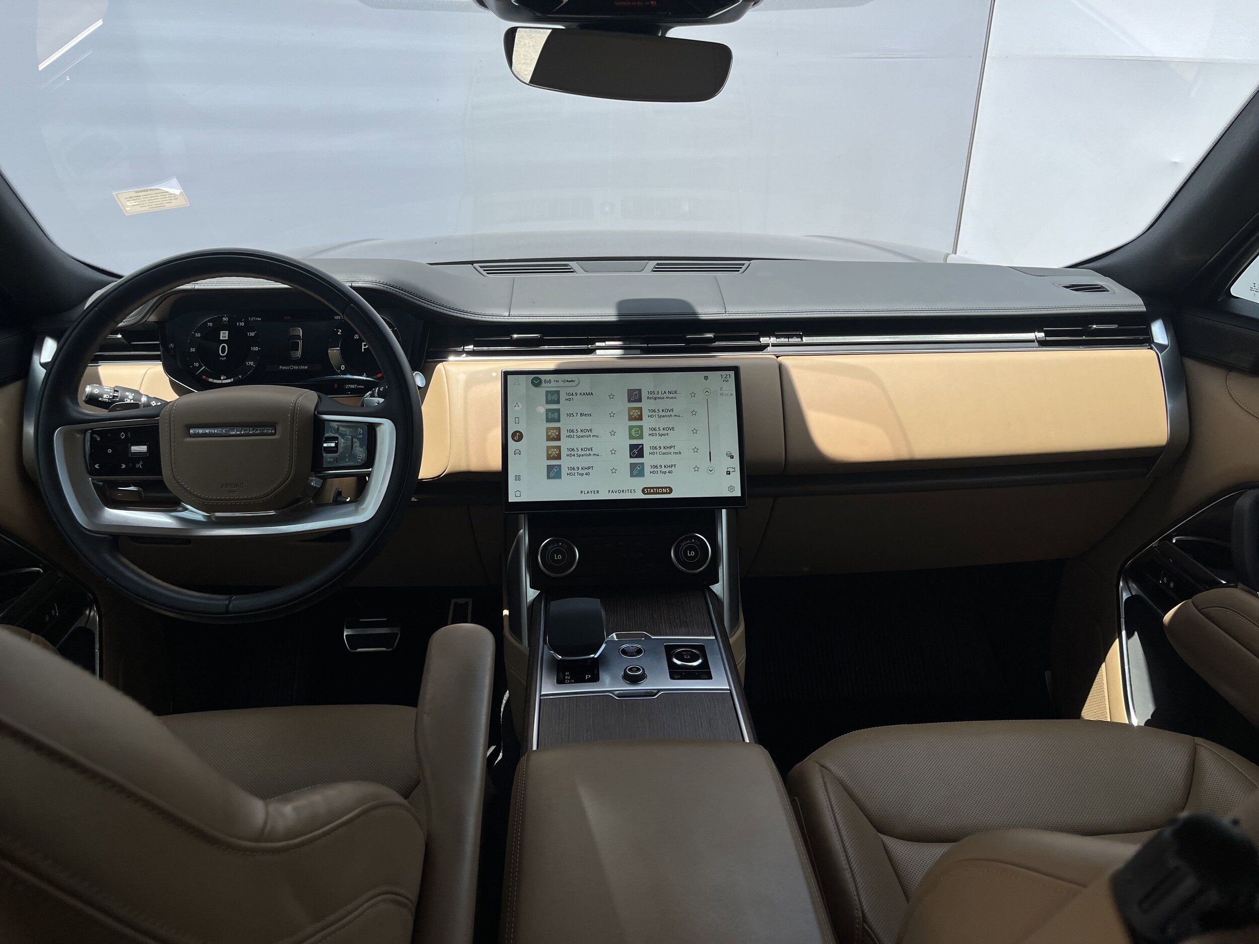 2023 Land Rover Range Rover SE photo 2