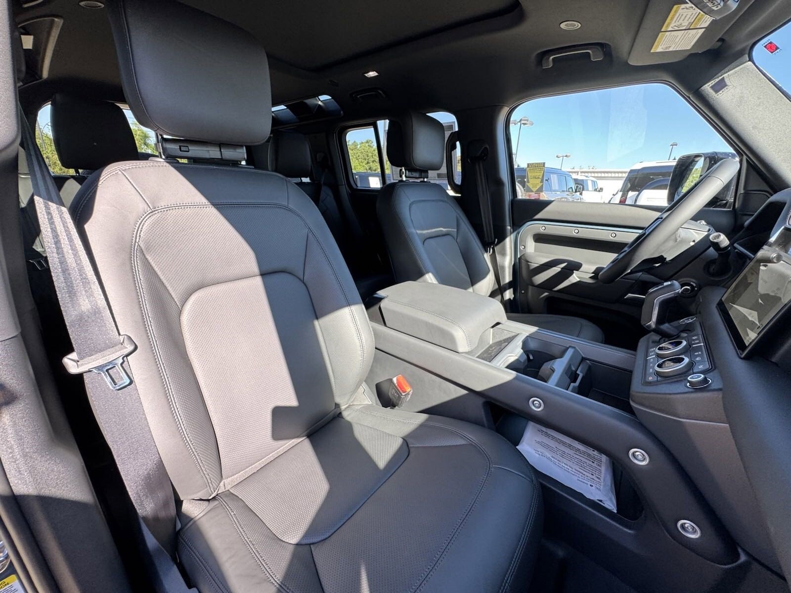 2025 Land Rover Defender 110 S photo 3