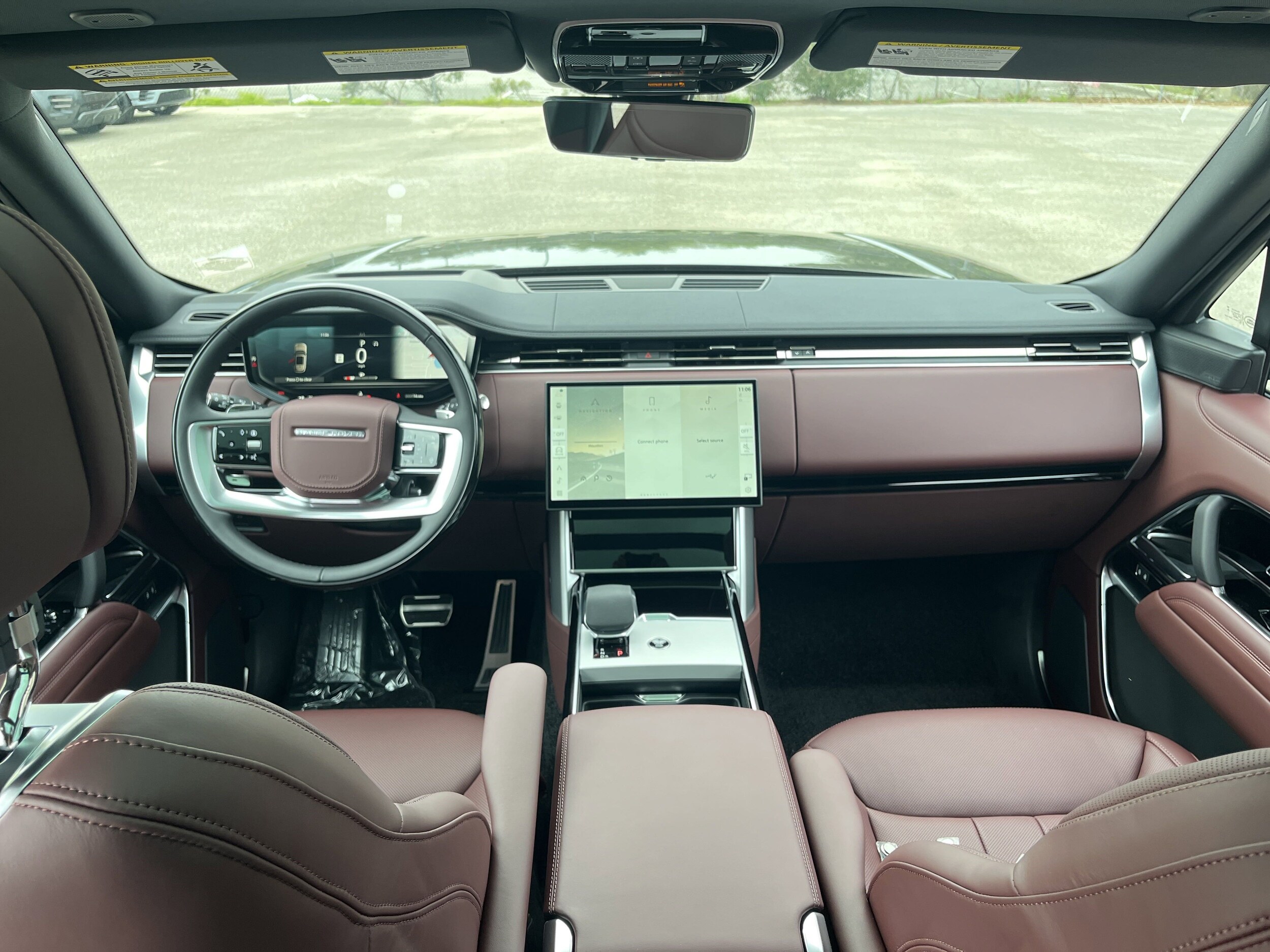 2025 Land Rover Range Rover SE photo 3