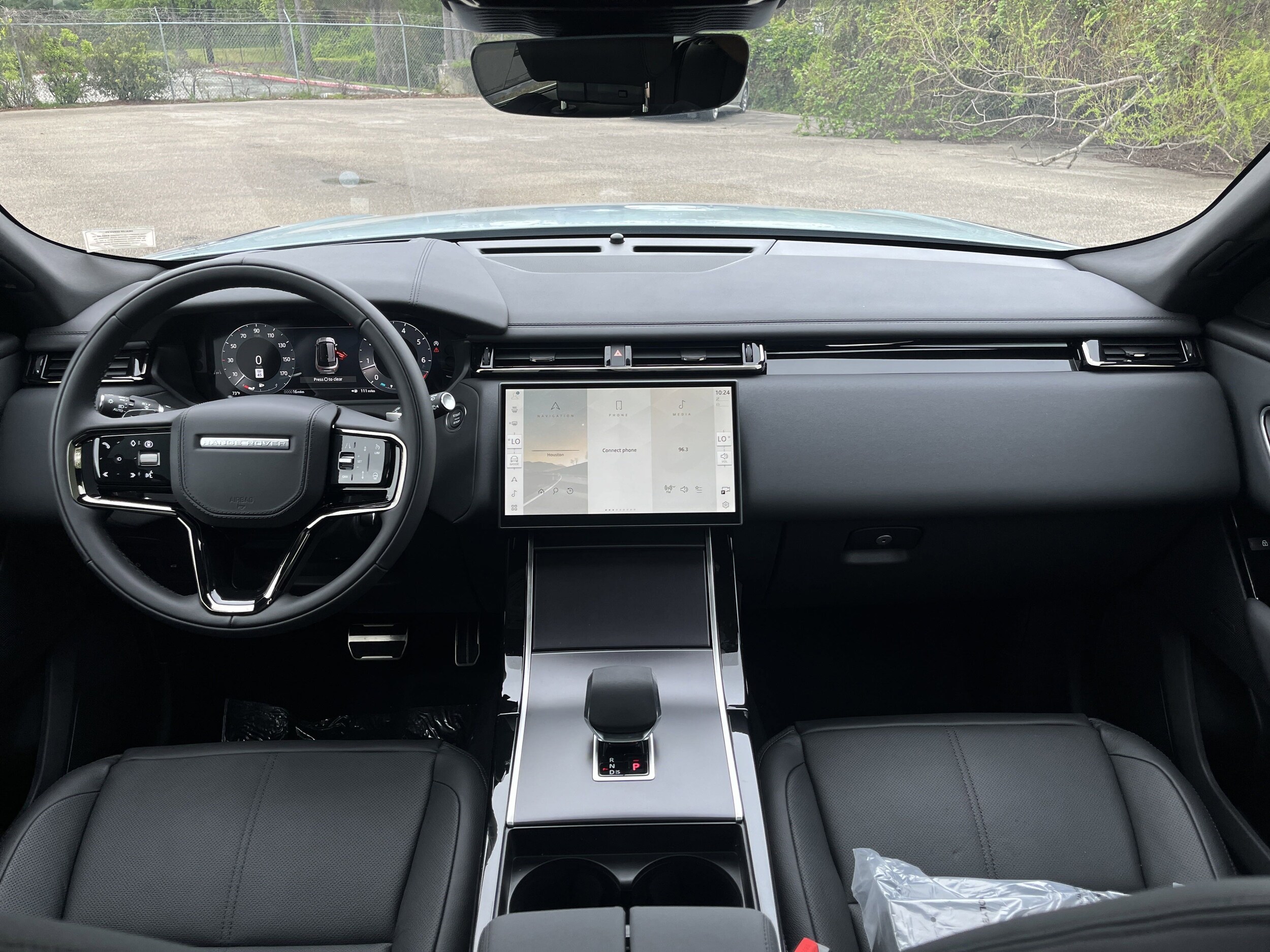 2026 Land Rover Range Rover Velar P250 Dynamic SE photo 3