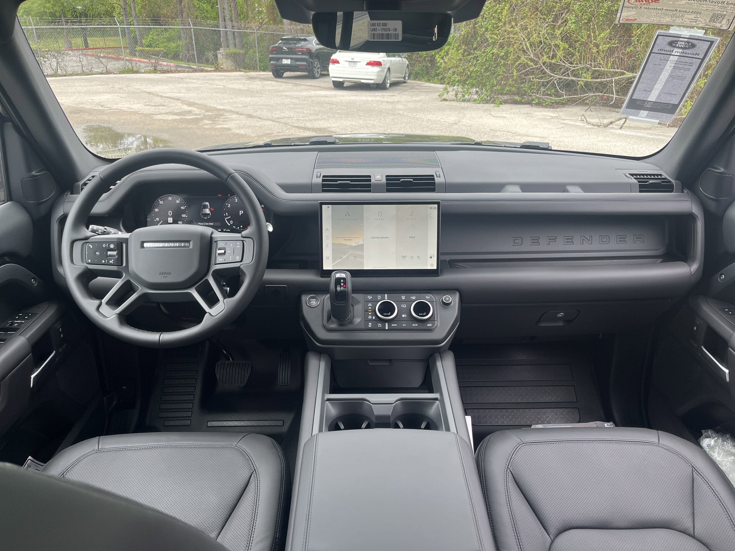 2025 Land Rover Defender 110 X-Dynamic SE photo 3
