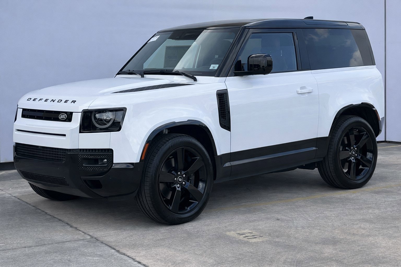 2025 Land Rover Defender V8's photo