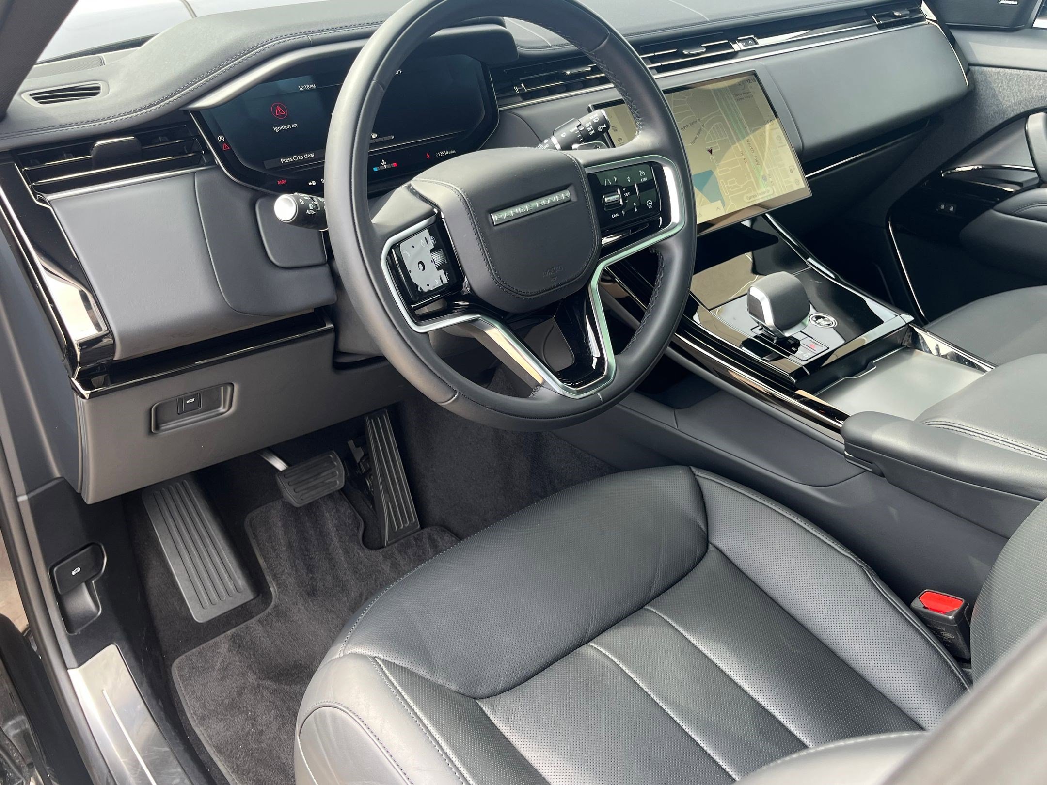 2025 Land Rover Range Rover Sport P360 SE photo 3