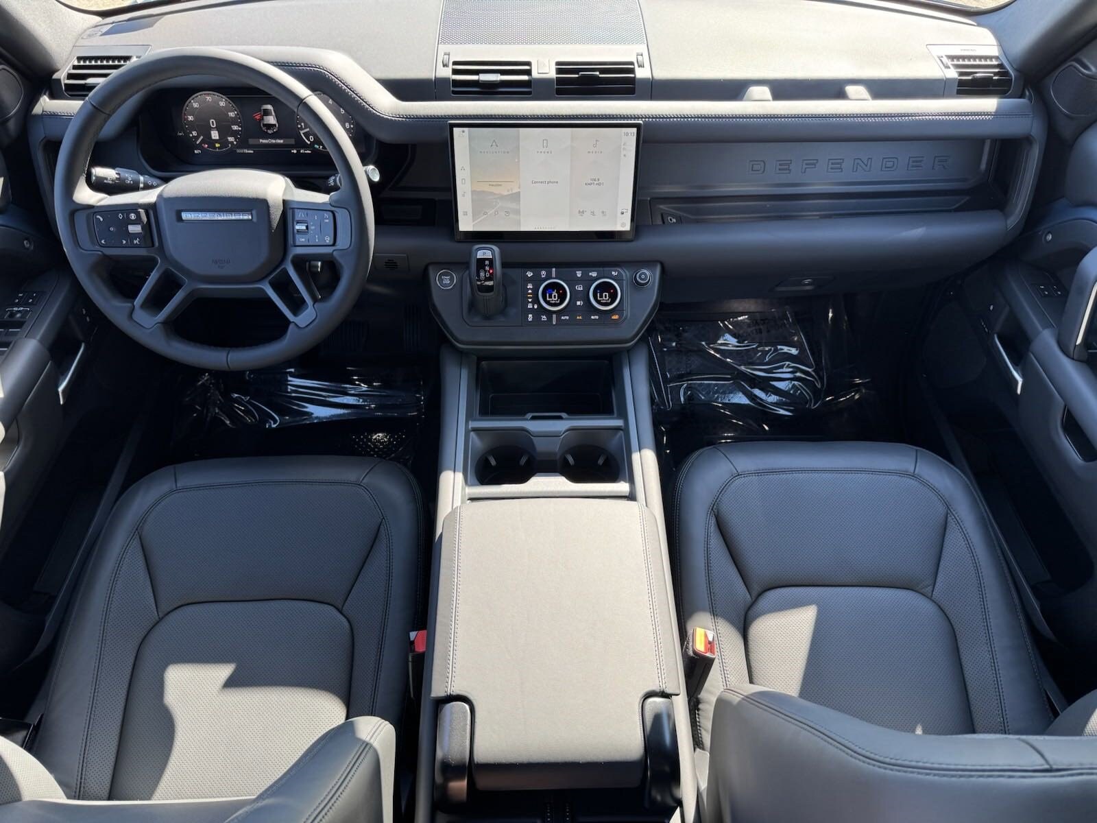 2025 Land Rover Defender 110 S photo 4