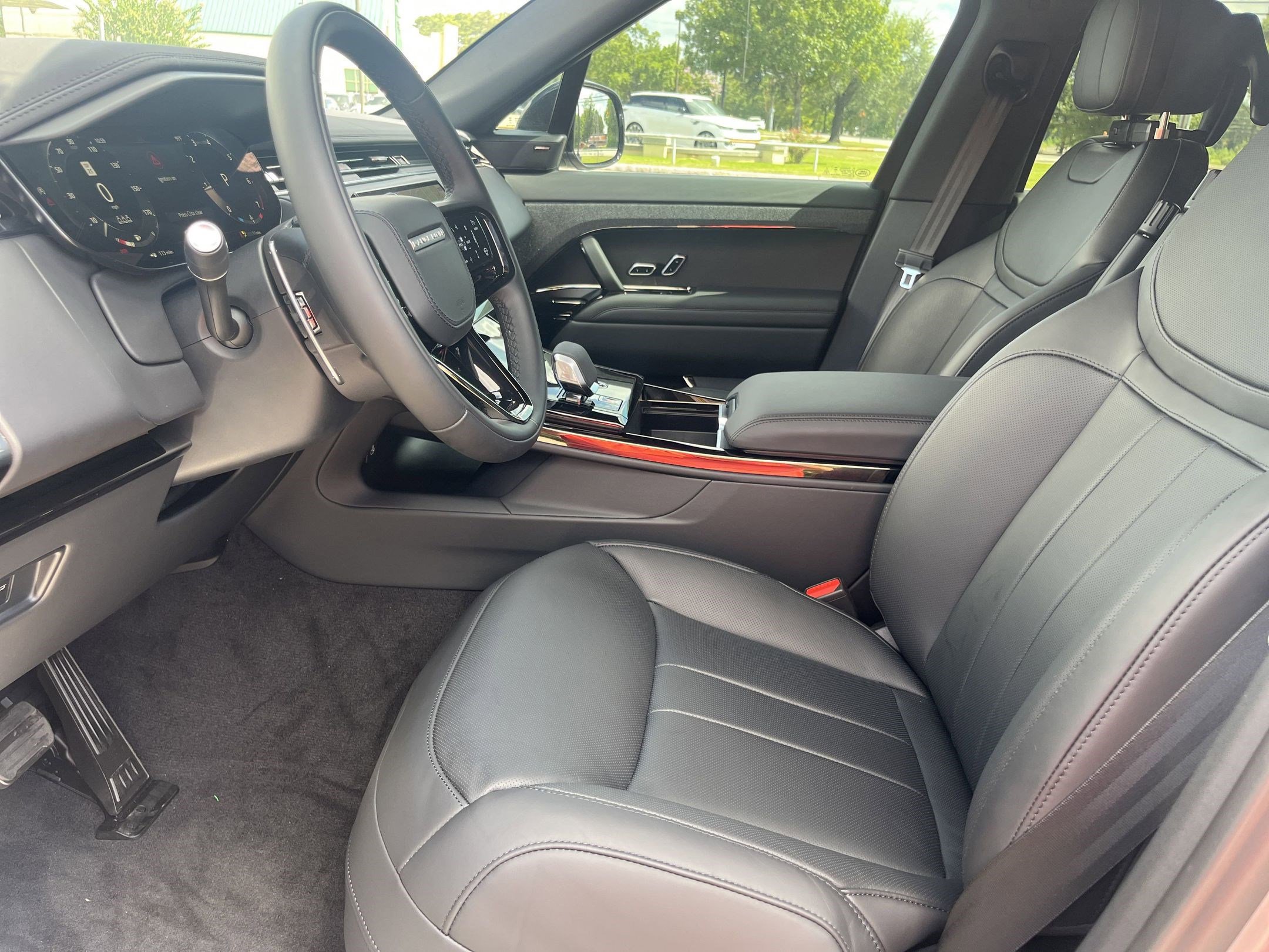 2025 Land Rover Range Rover Sport P400 Dynamic SE photo 2