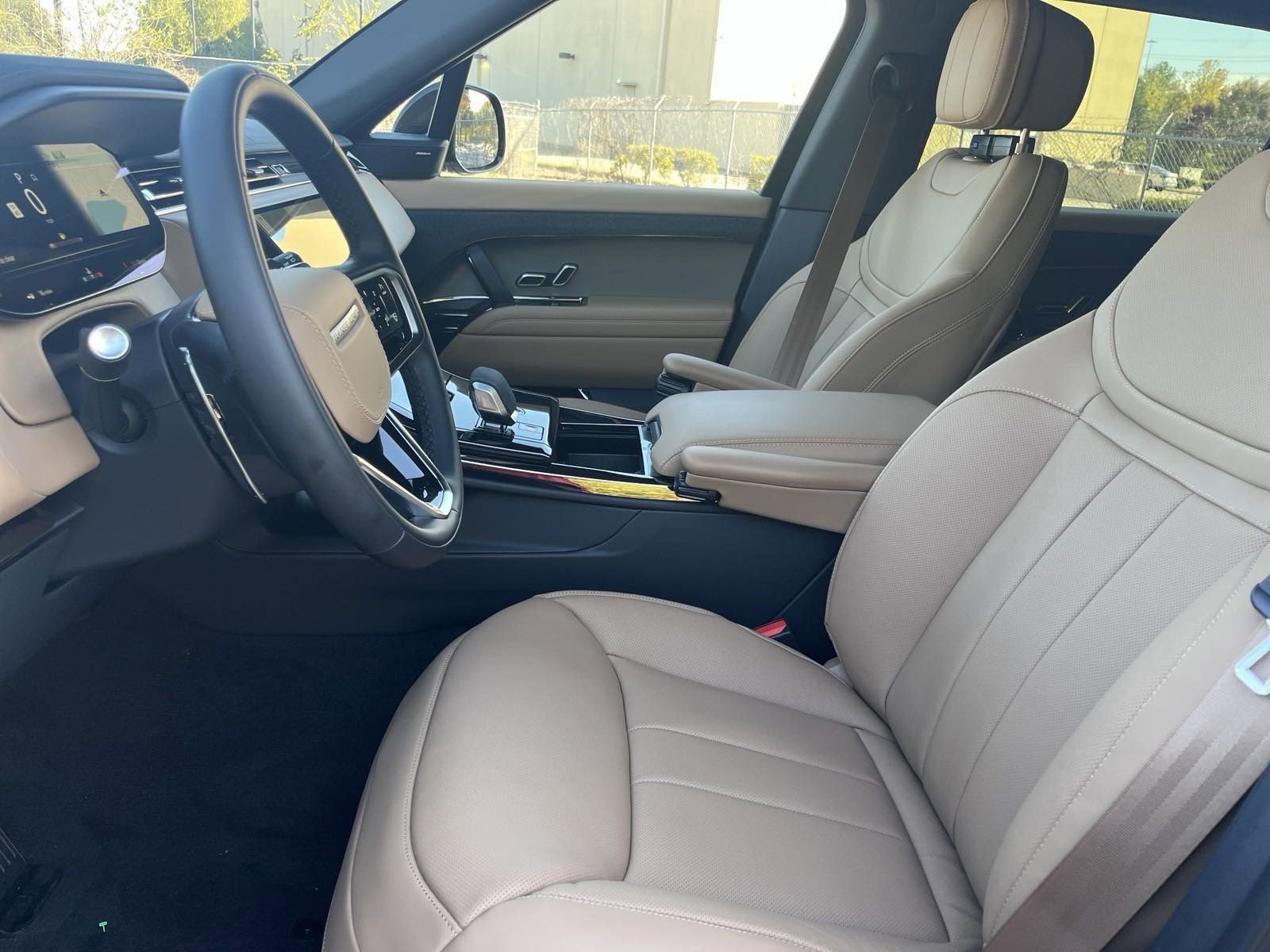 2025 Land Rover Range Rover Sport P360 SE photo 4