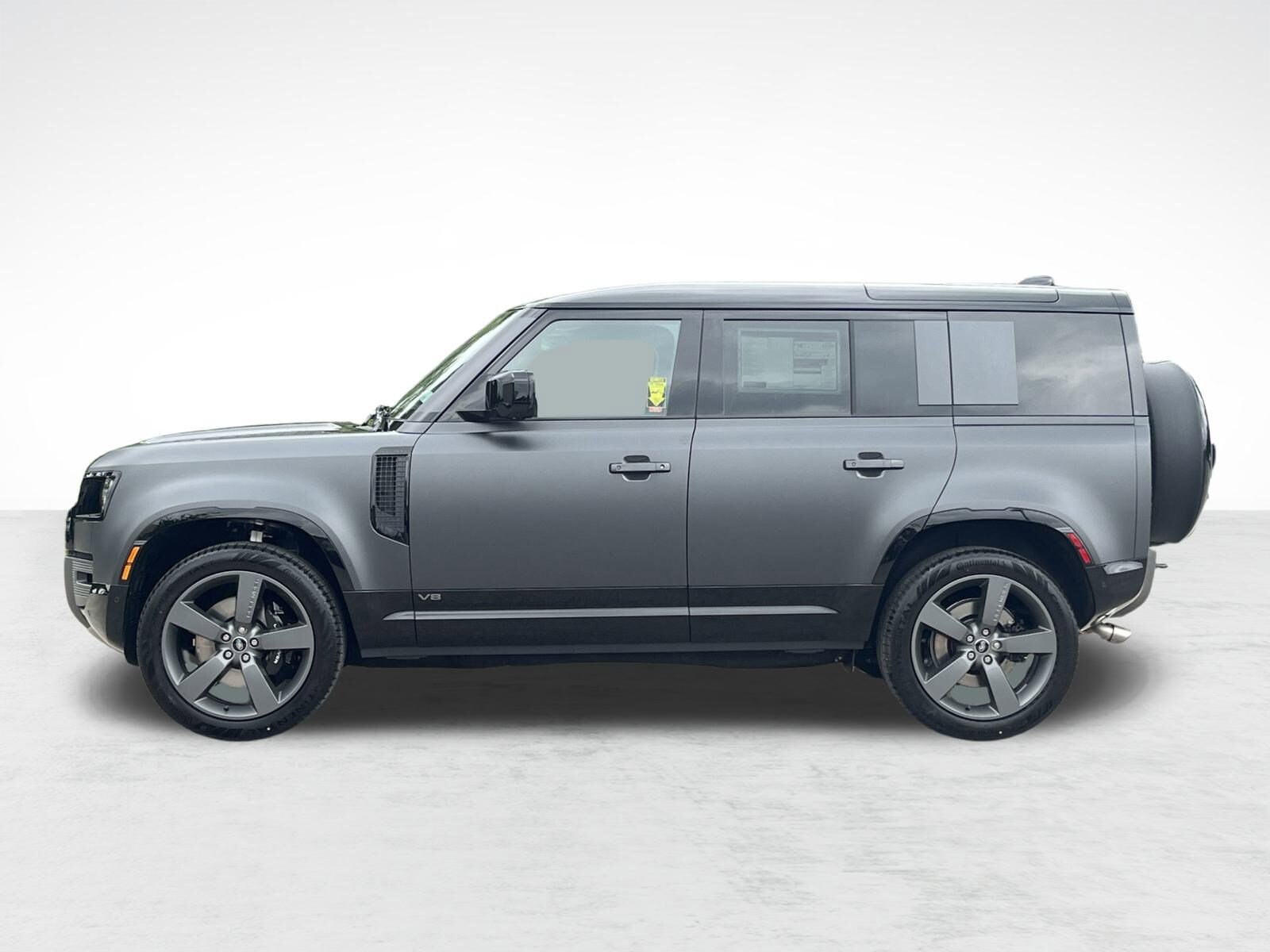 2025 Land Rover Defender 110 V8 photo 2