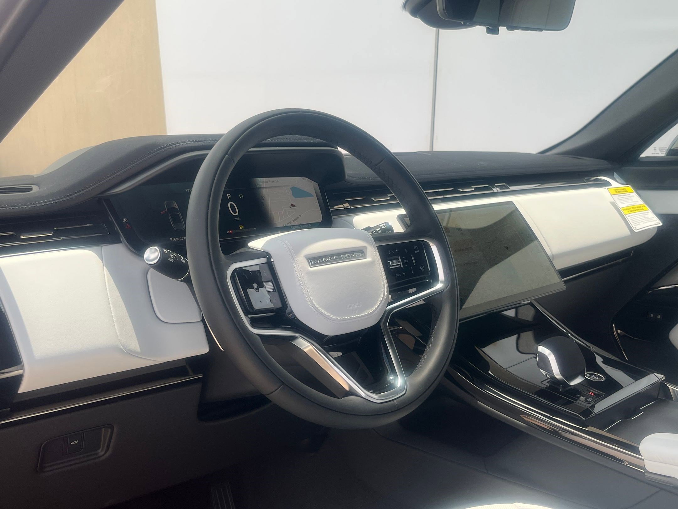 2025 Land Rover Range Rover Sport P360 SE photo 3