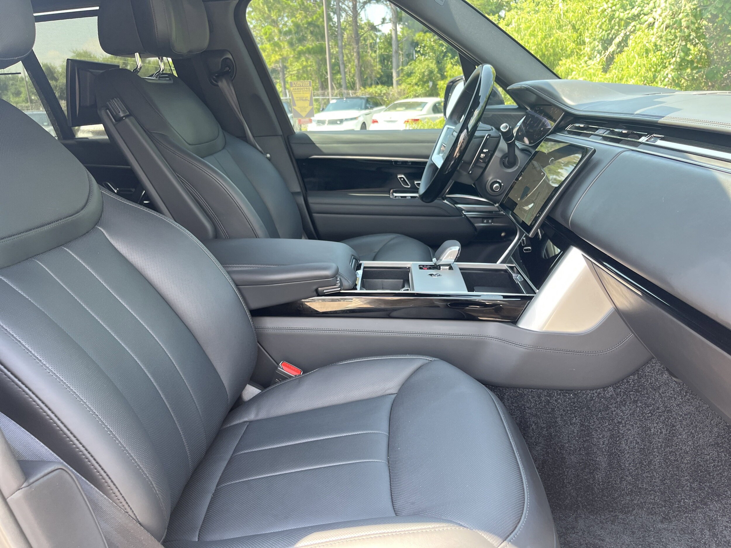 2025 Land Rover Range Rover Autobiography photo 3