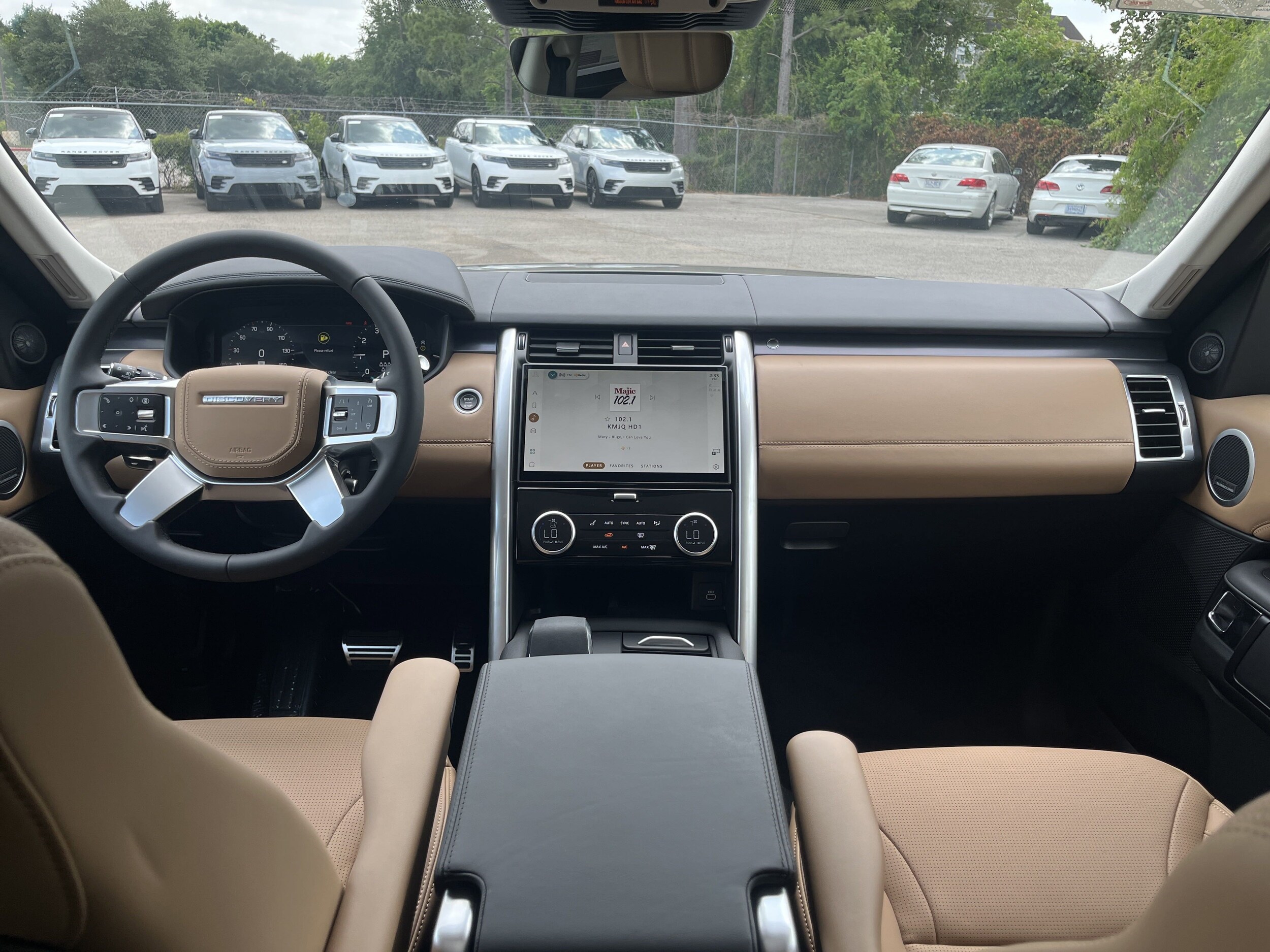 2025 Land Rover Discovery Metropolitan Edition photo 4
