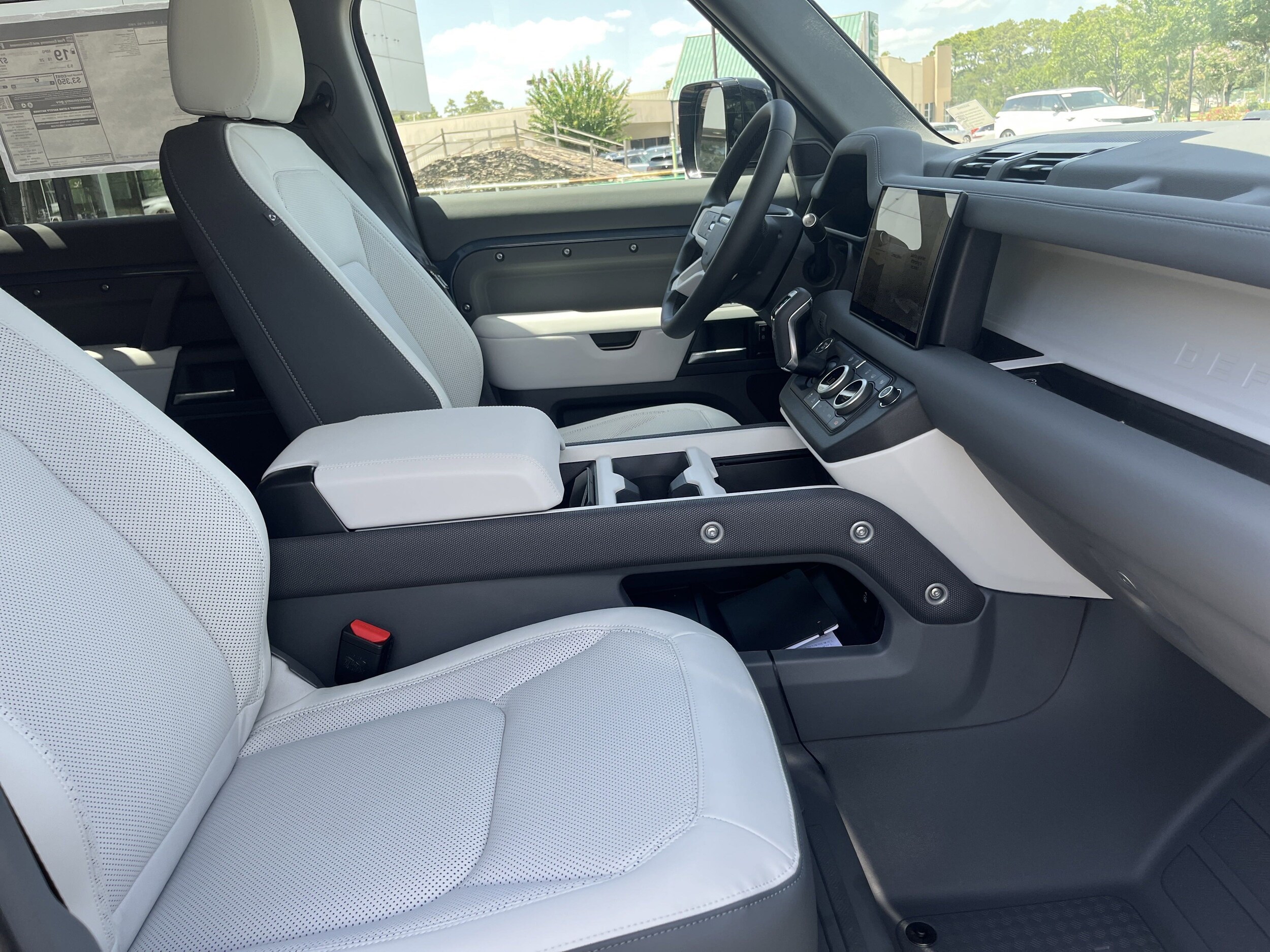 2025 Land Rover Defender 110 S photo 3