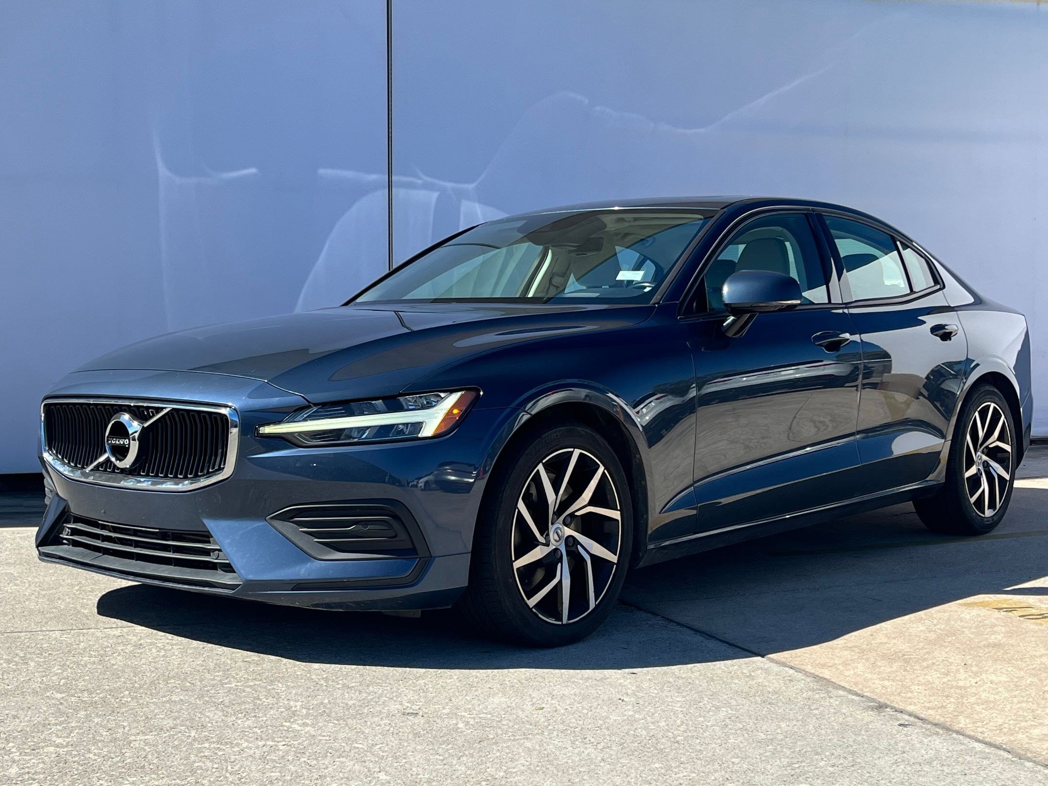 2020 Volvo S60 Momentum's photo