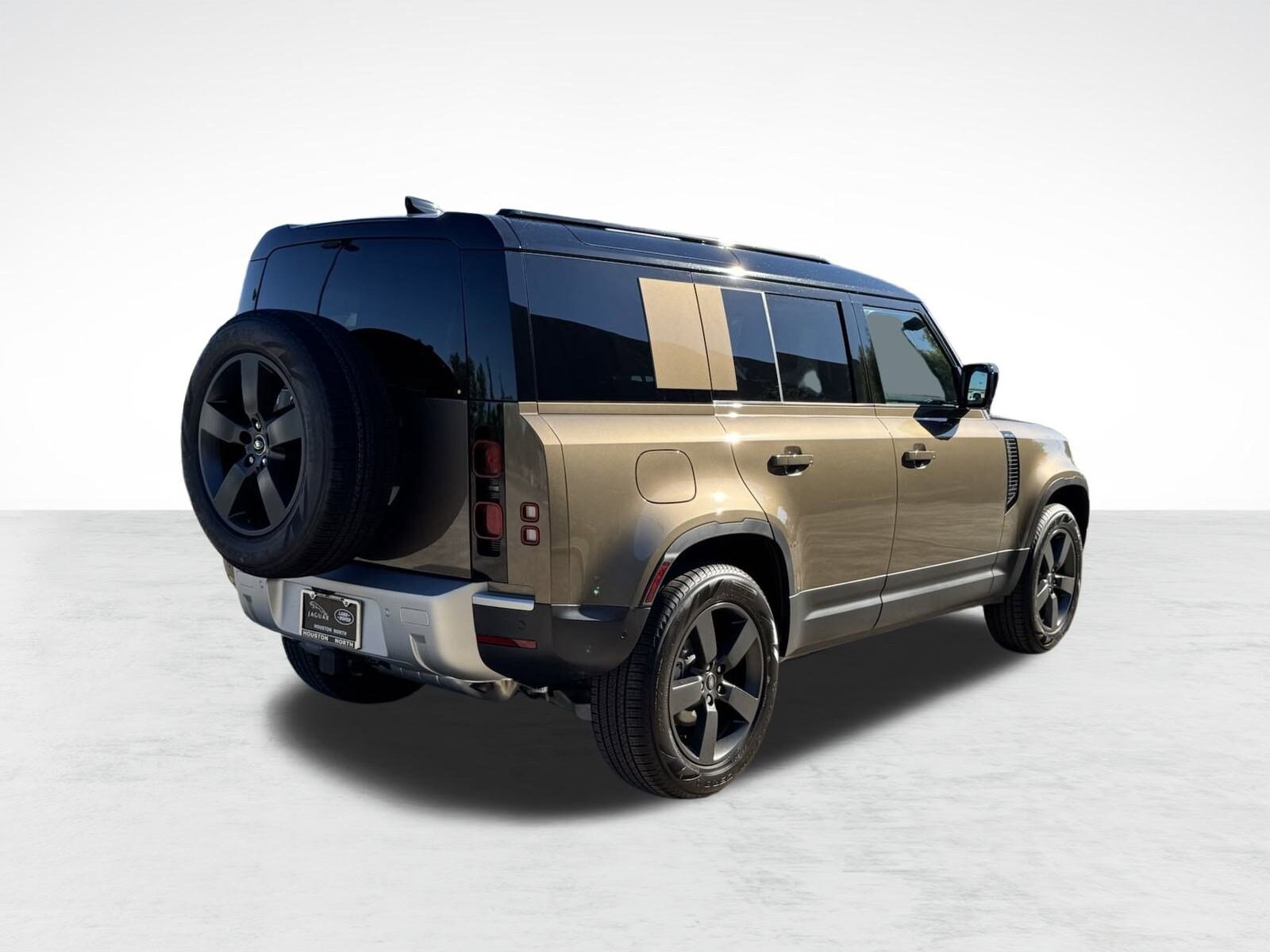2025 Land Rover Defender 110 S photo 2