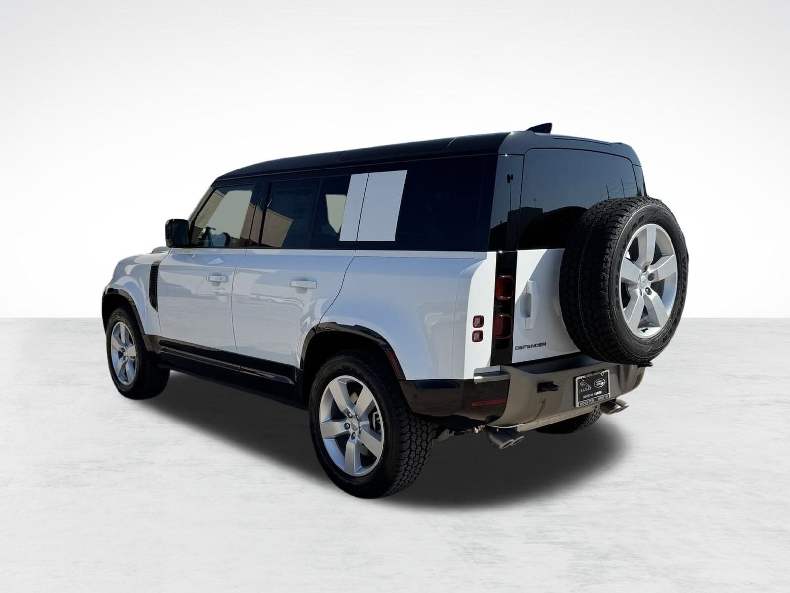 2025 Land Rover Defender 110 X-Dynamic SE photo 3