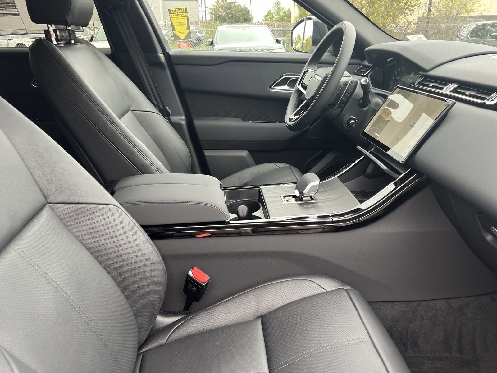 2025 Land Rover Range Rover Velar P250 Dynamic SE photo 4