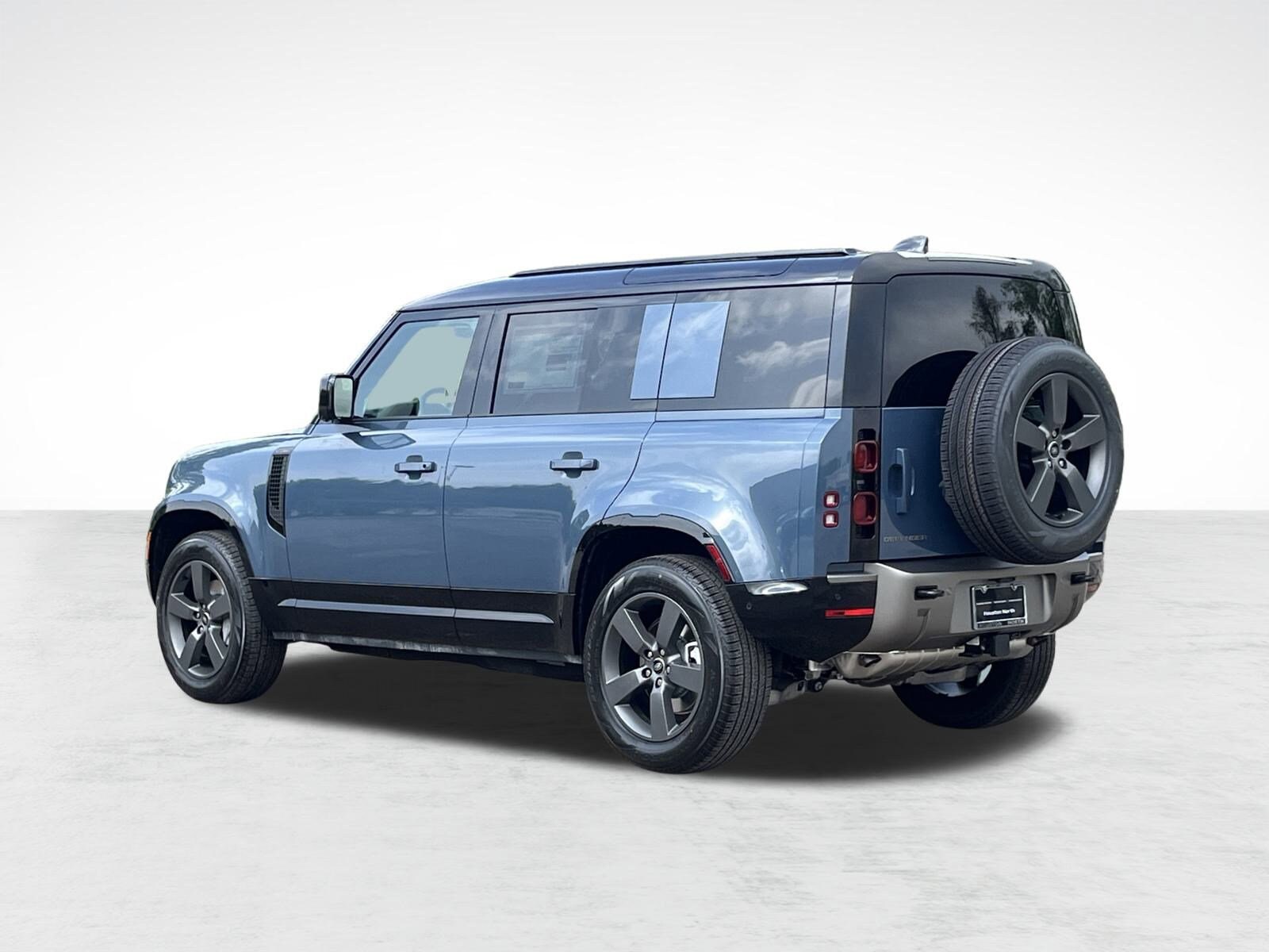 2025 Land Rover Defender 110 X-Dynamic SE photo 3