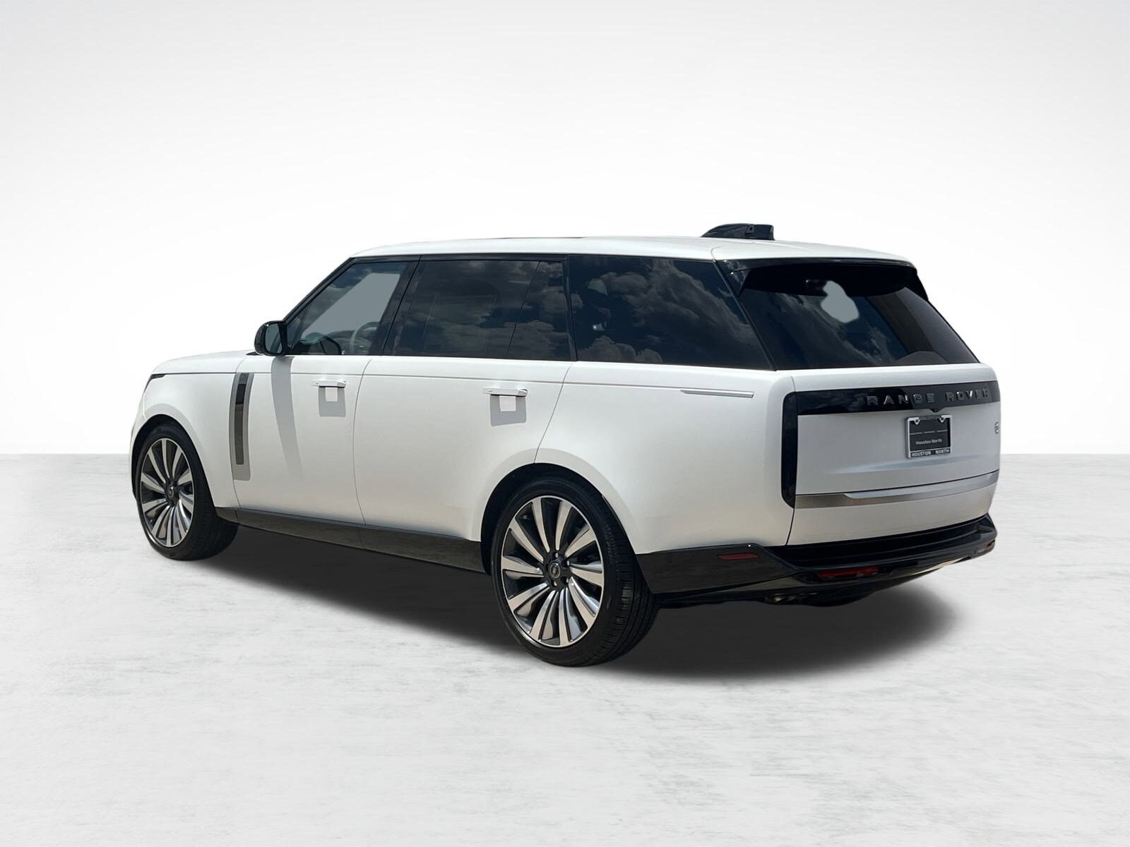 2025 Land Rover Range Rover SV photo 3