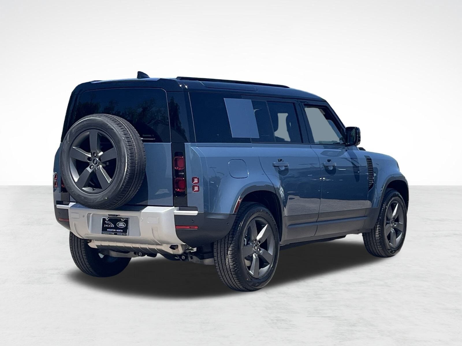 2025 Land Rover Defender 110 S photo 2