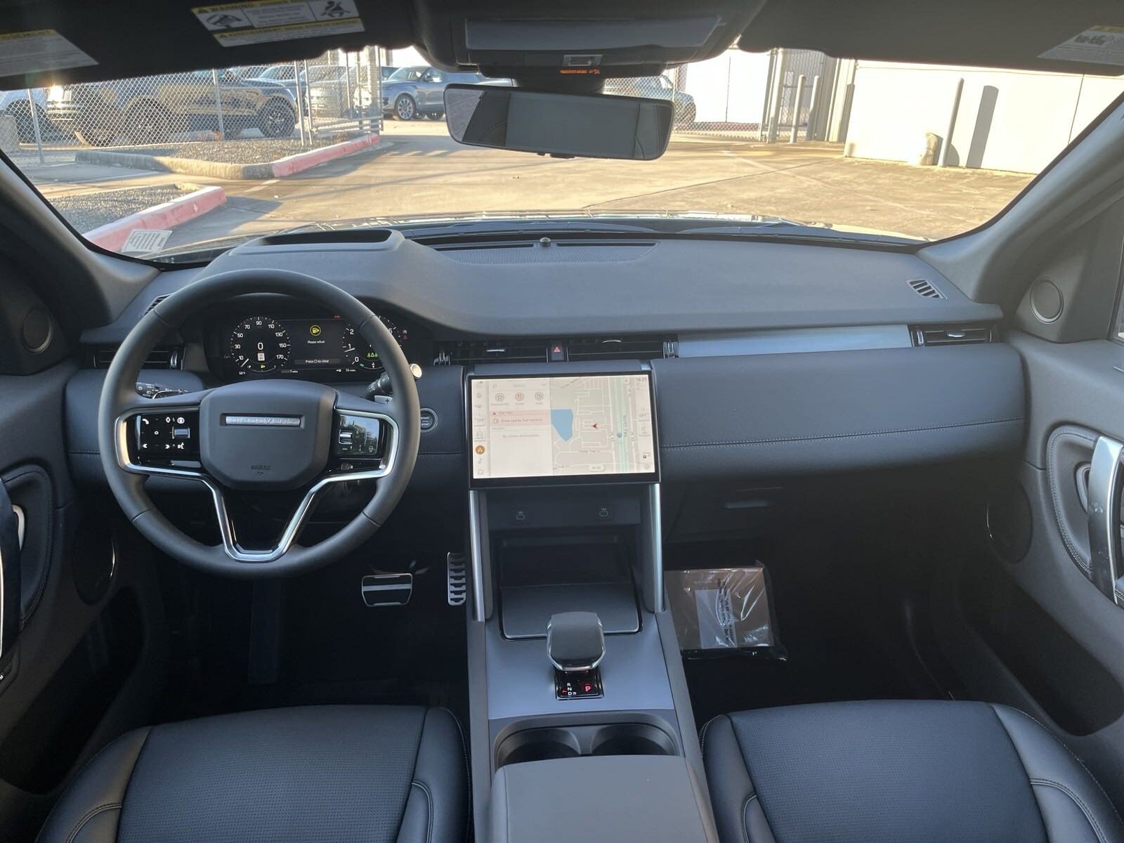 2025 Land Rover Discovery Sport Dynamic SE photo 3