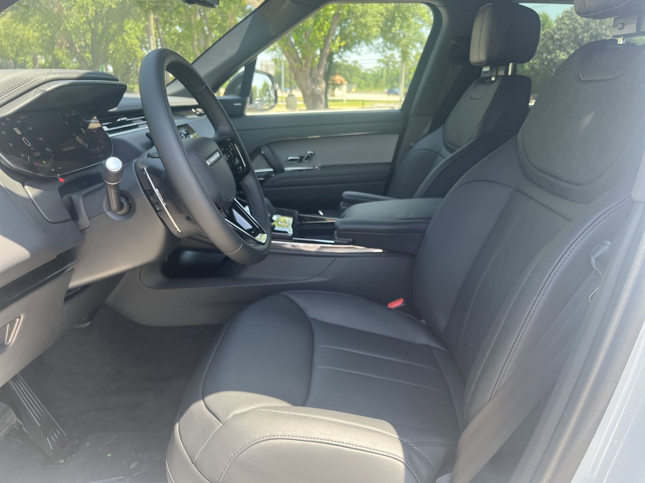 2025 Land Rover Range Rover Sport P400 Dynamic SE photo 4