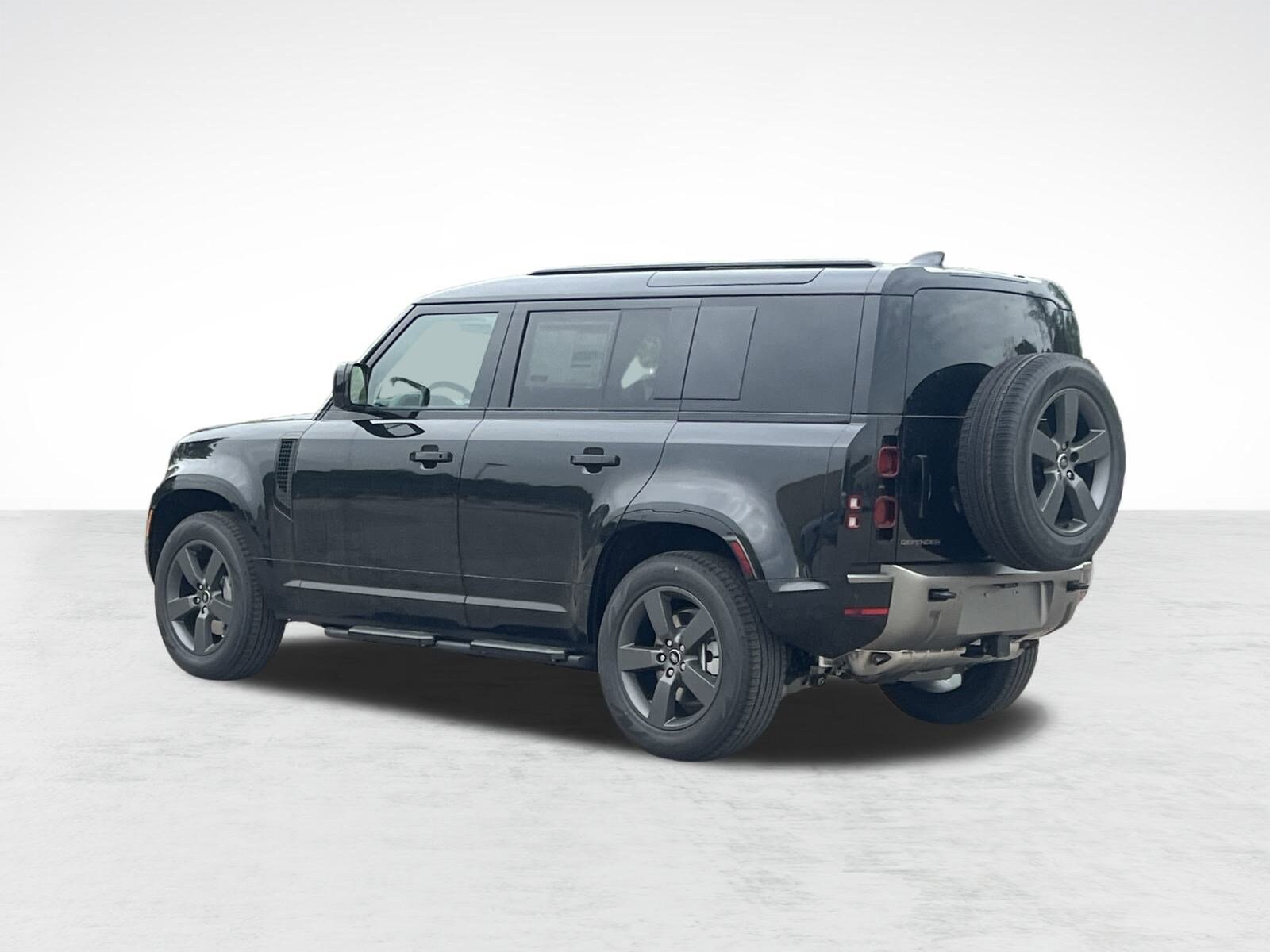 2025 Land Rover Defender 110 X-Dynamic SE photo 3