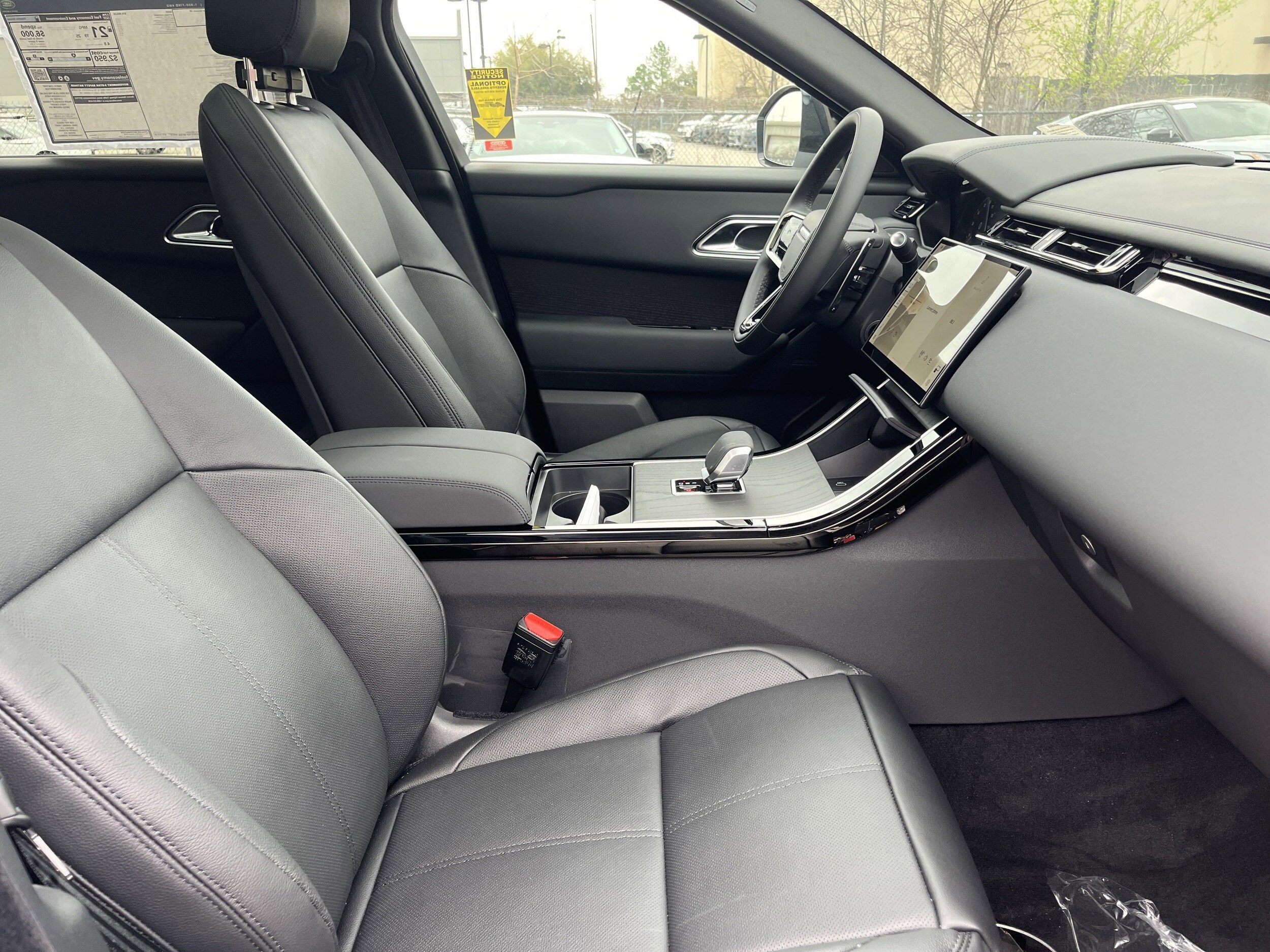 2026 Land Rover Range Rover Velar P400 Dynamic SE photo 4
