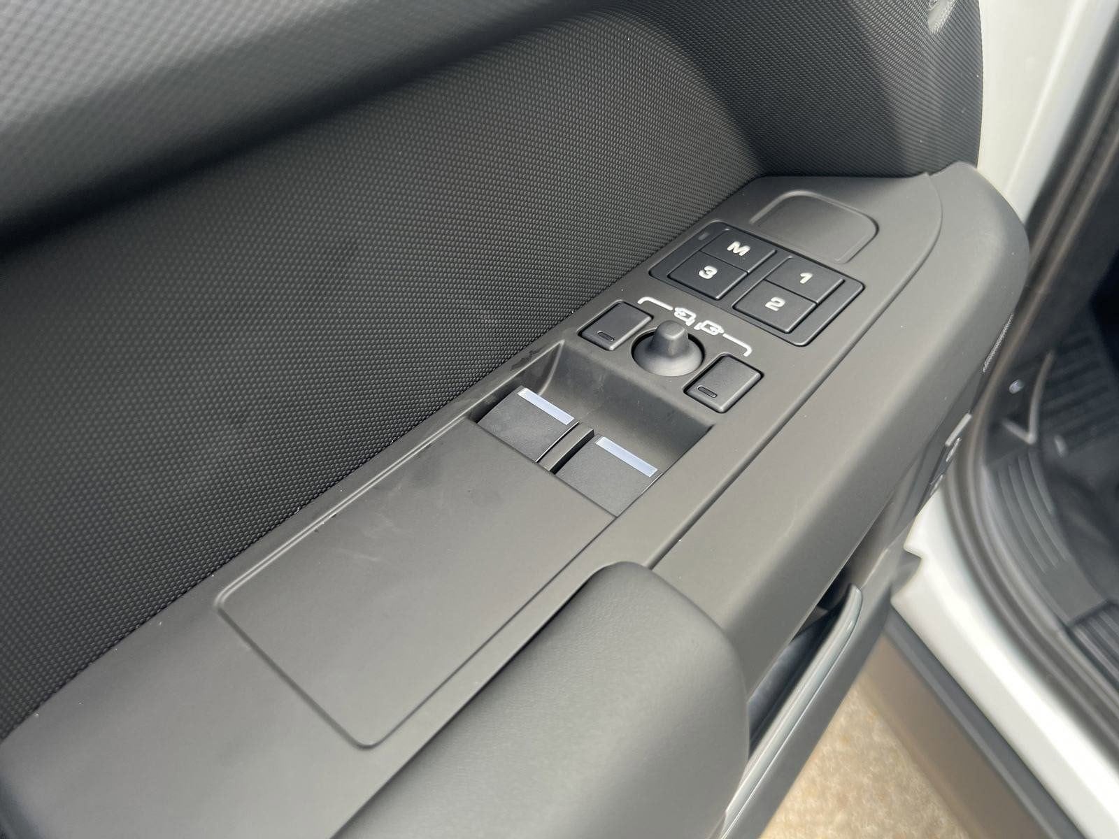 2025 Land Rover Defender X-Dynamic SE - Photo 11