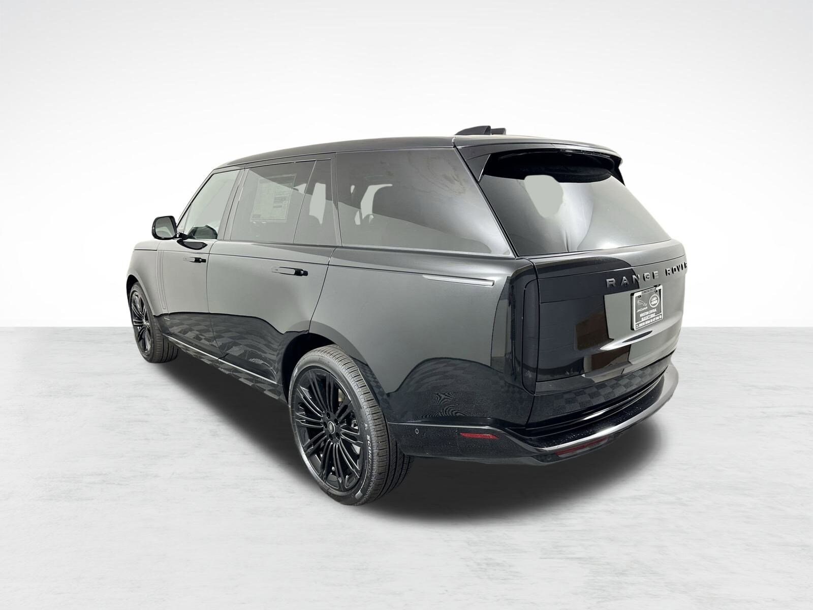 2025 Land Rover Range Rover SE photo 3