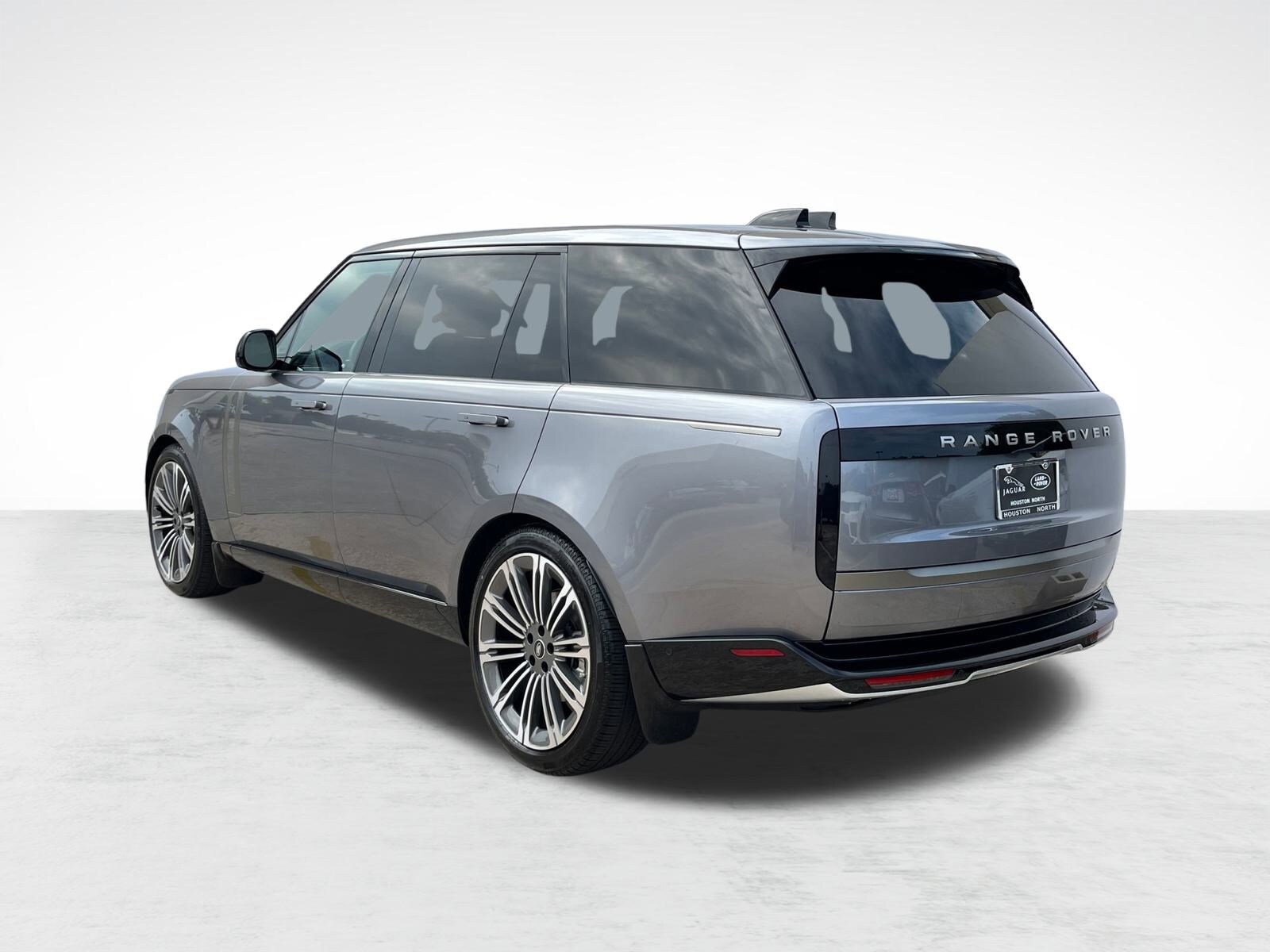 2025 Land Rover Range Rover SE photo 3