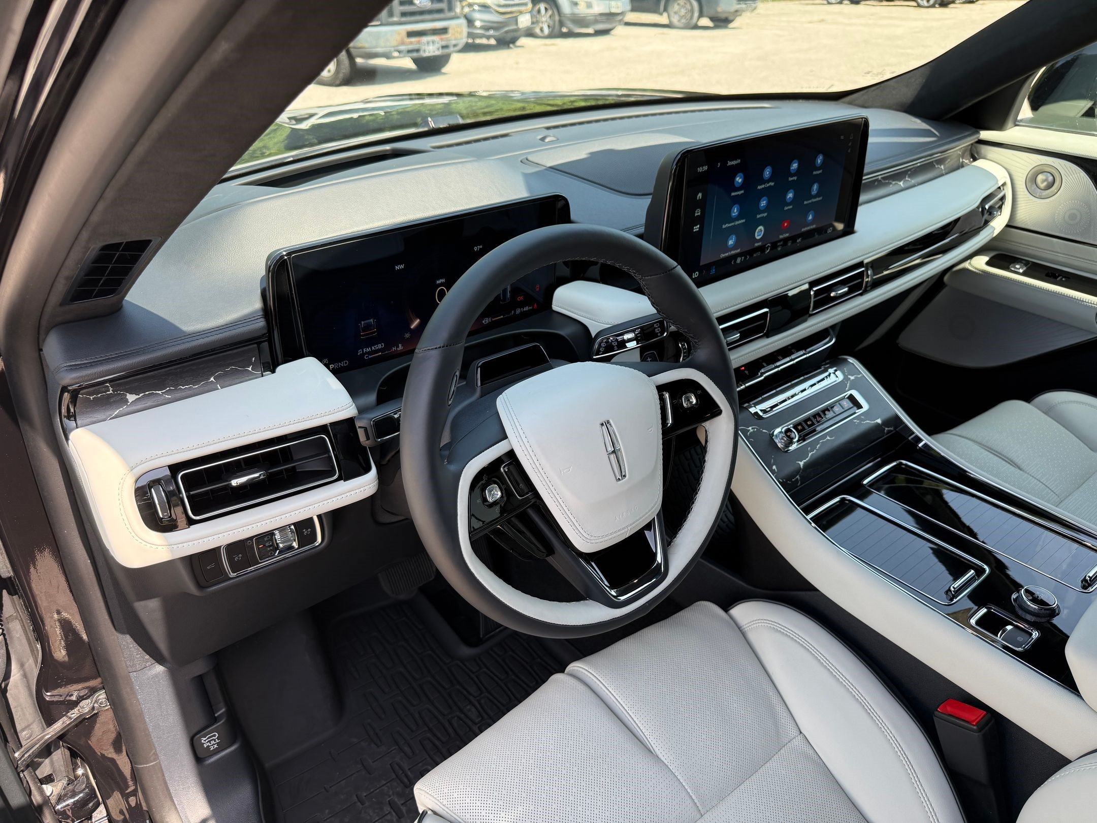 Aviator Black Label SUV