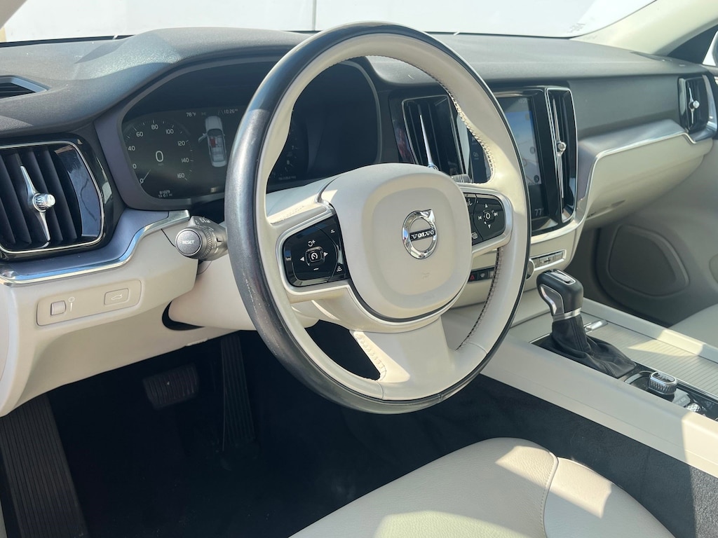 Used 2020 Volvo S60 T6 Momentum Sedan