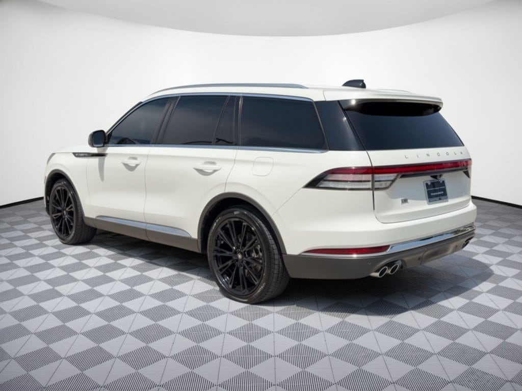 Aviator Premiere SUV