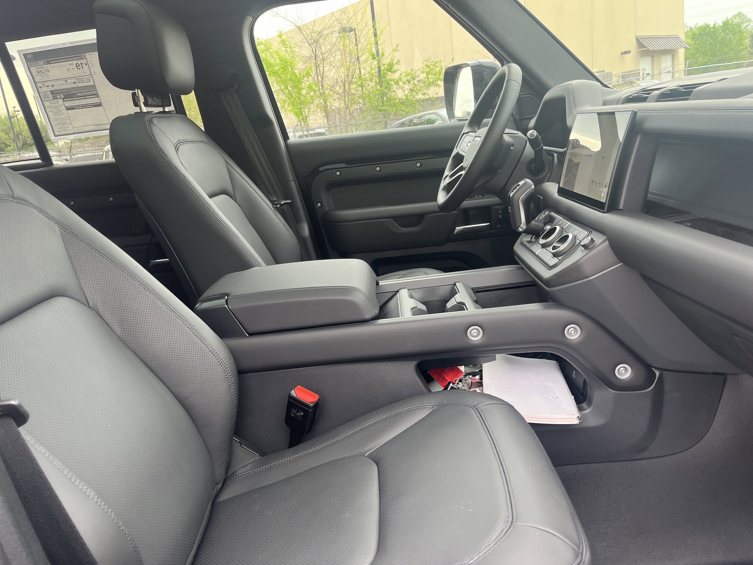 2025 Land Rover Defender 110 X-Dynamic SE photo 4