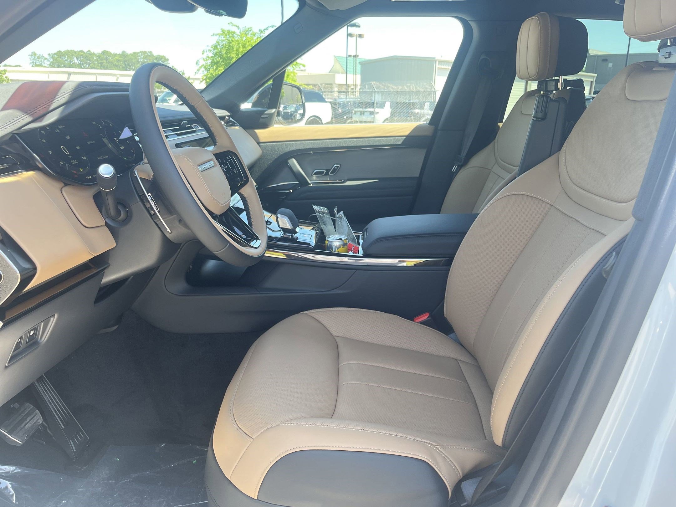 2025 Land Rover Range Rover Sport SE photo 2