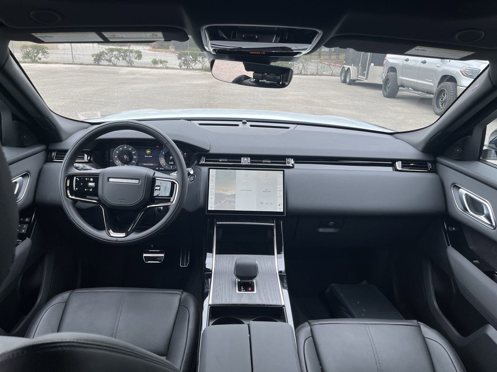 2025 Land Rover Range Rover Velar P250 Dynamic SE photo 3