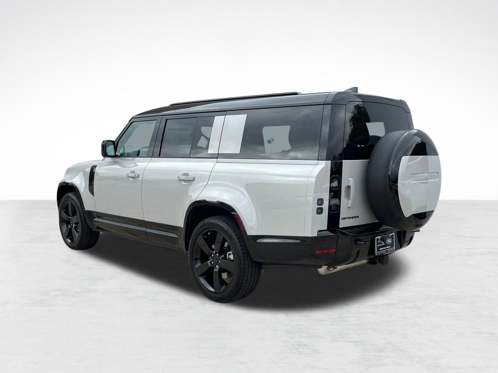 2026 Land Rover Defender 130 X-Dynamic SE photo 3