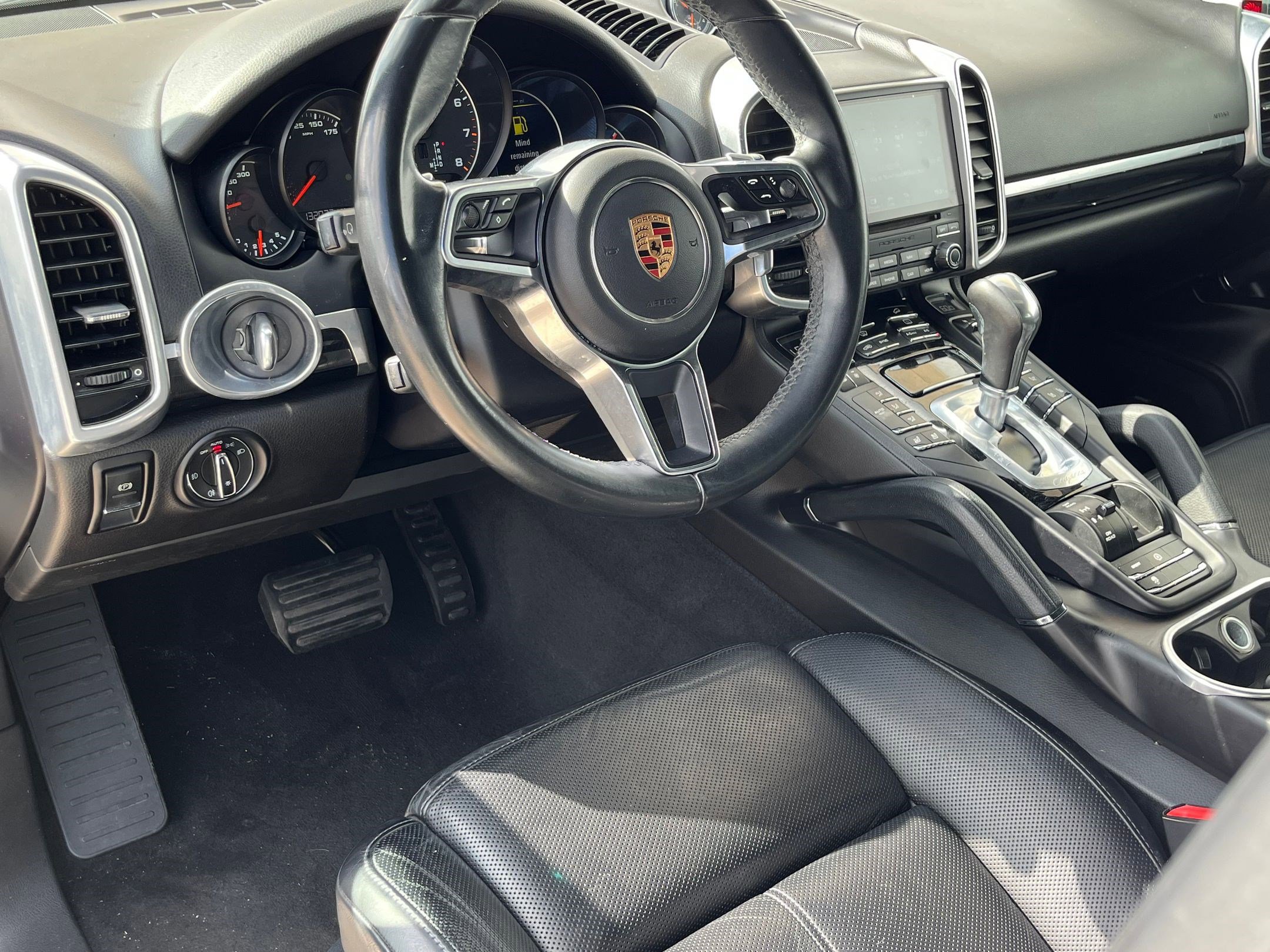 2017 Porsche Cayenne Platinum Edition photo 4