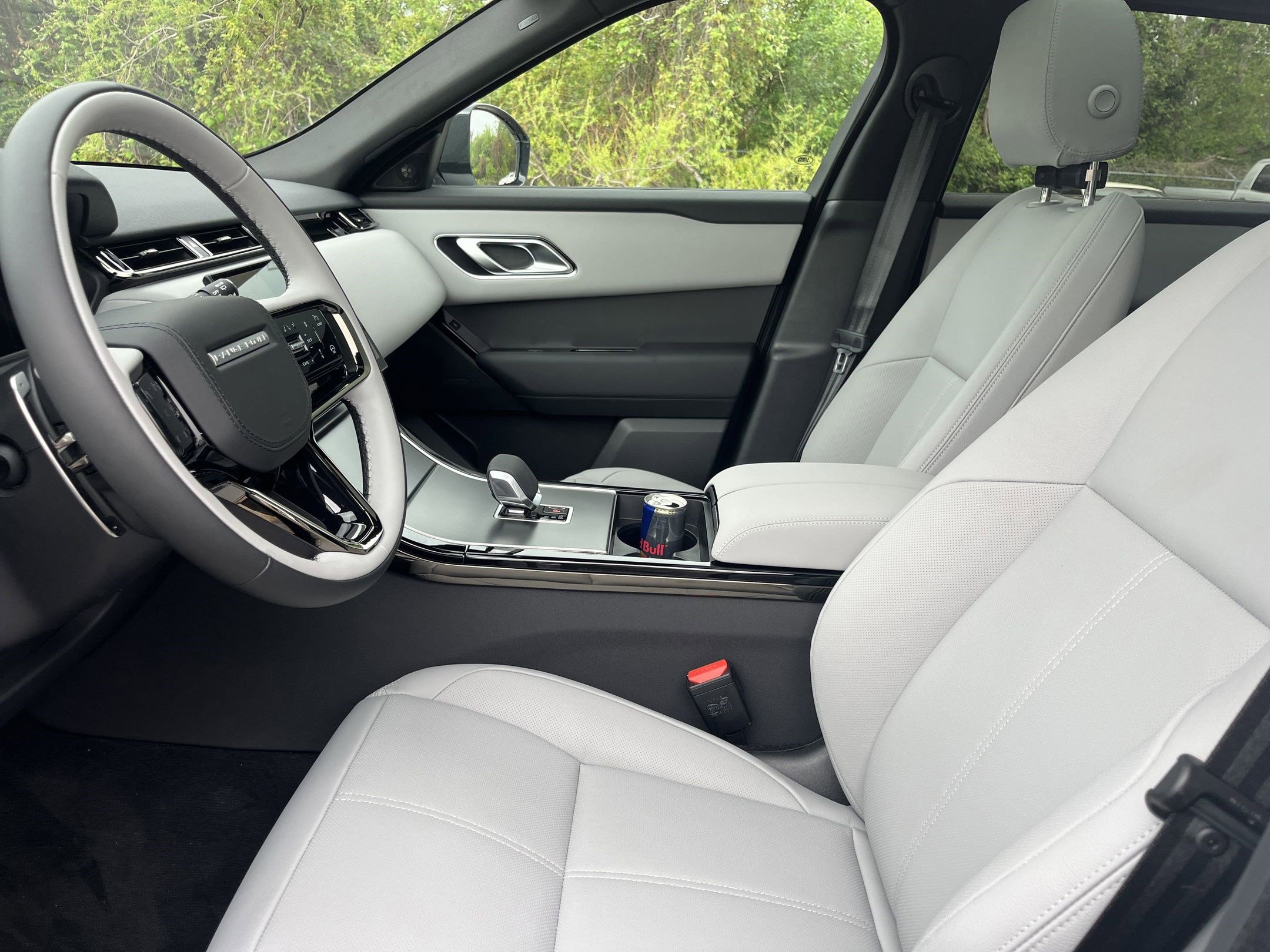 2026 Land Rover Range Rover Velar P250 S photo 4